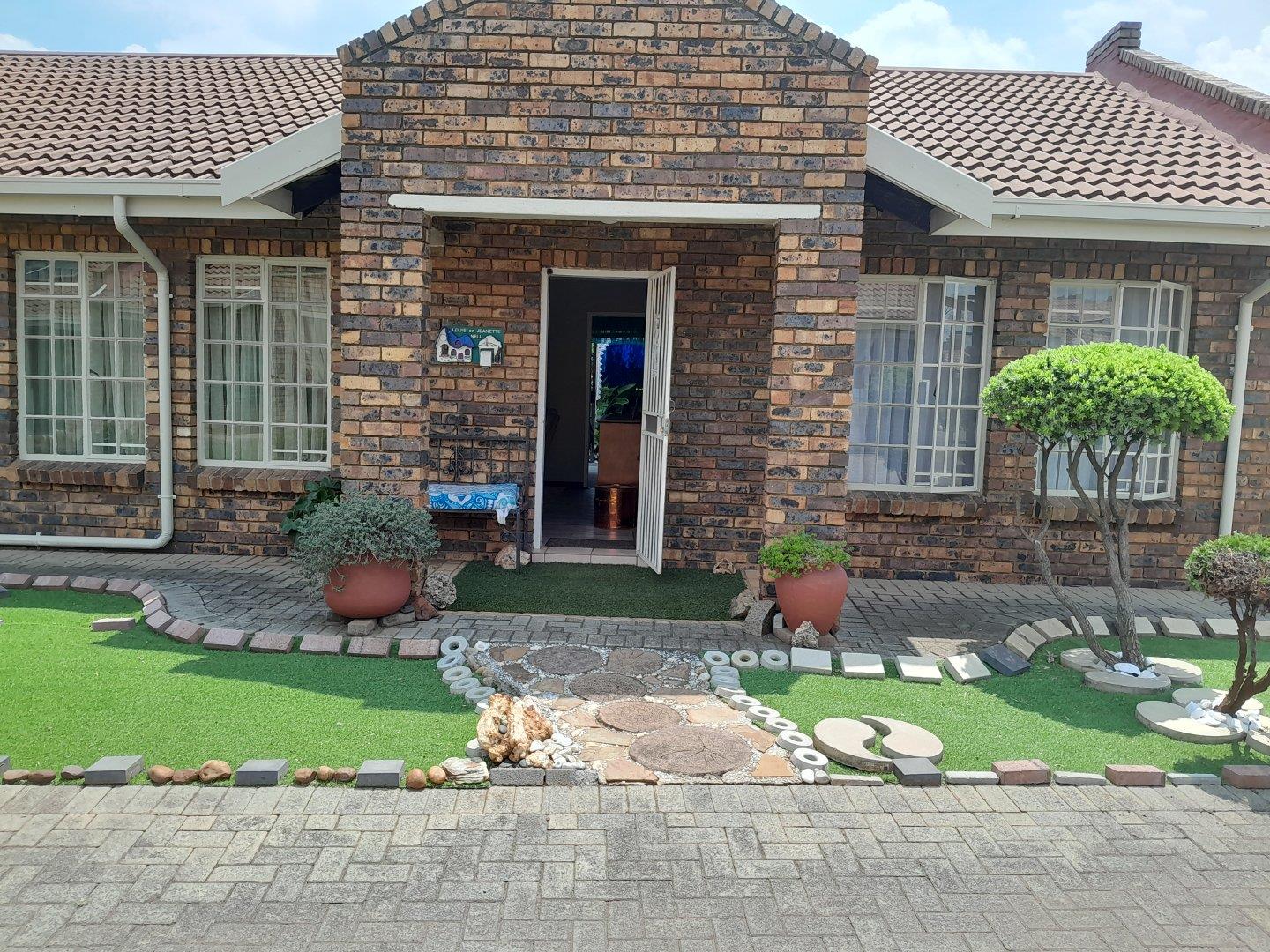 Three Rivers Property Townhouses to rent in Three Rivers