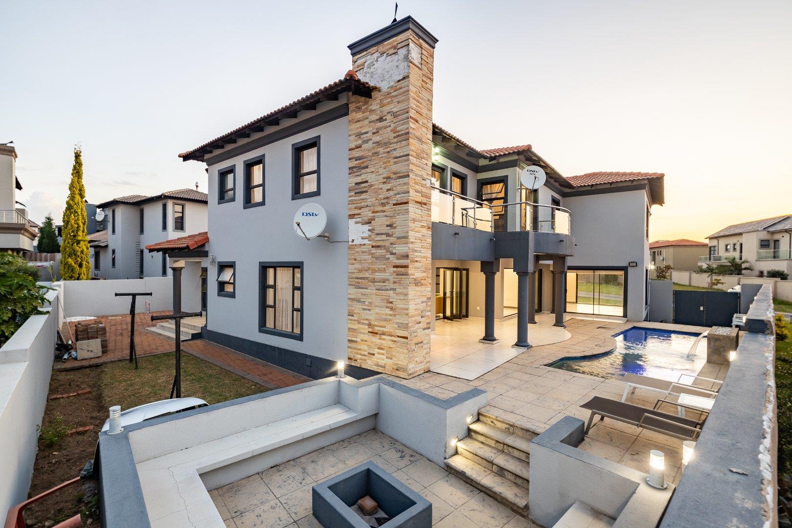 4 Bedroom House for sale in Blue Valley Golf Estate P24114218974