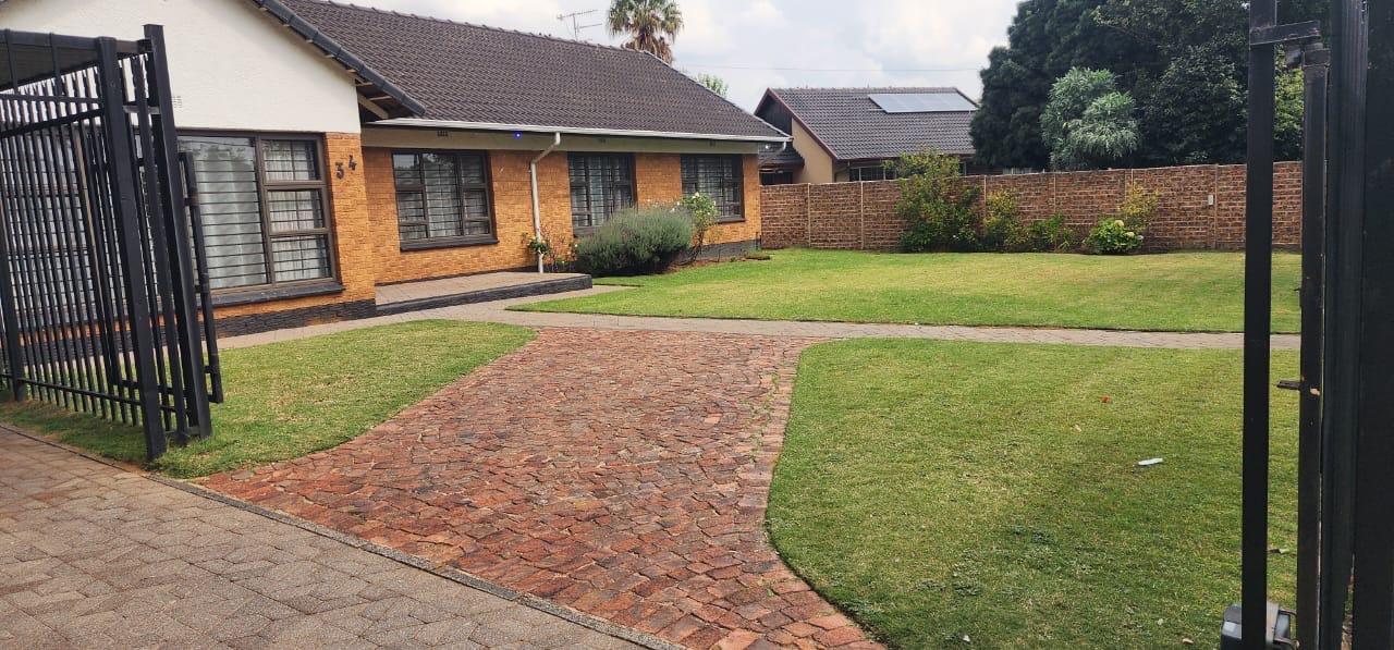 4 Bedroom House for sale in Robertsham 34 Lisbon Avenue P24114221253