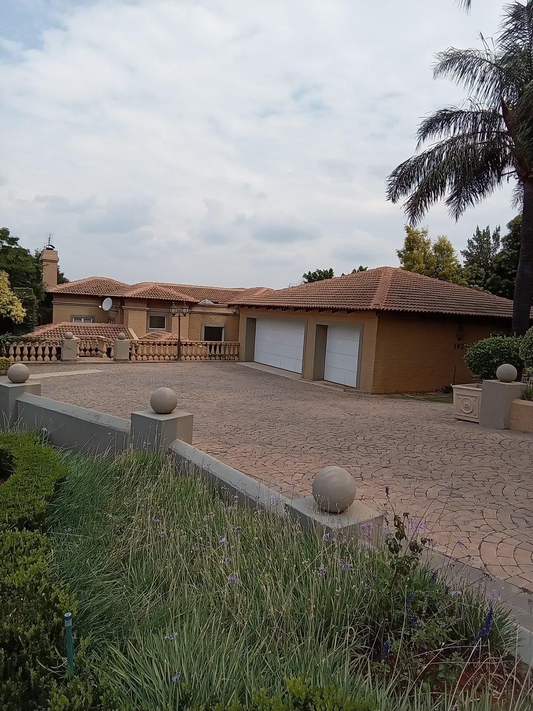 4 Bedroom House for sale in Woodhill Golf Estate P24114221829