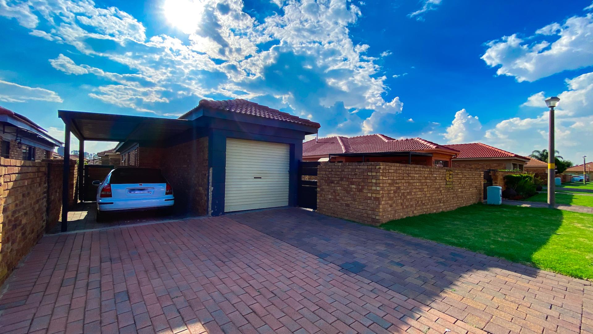 2 Bedroom House for sale in Southdowns Estate P24114222498