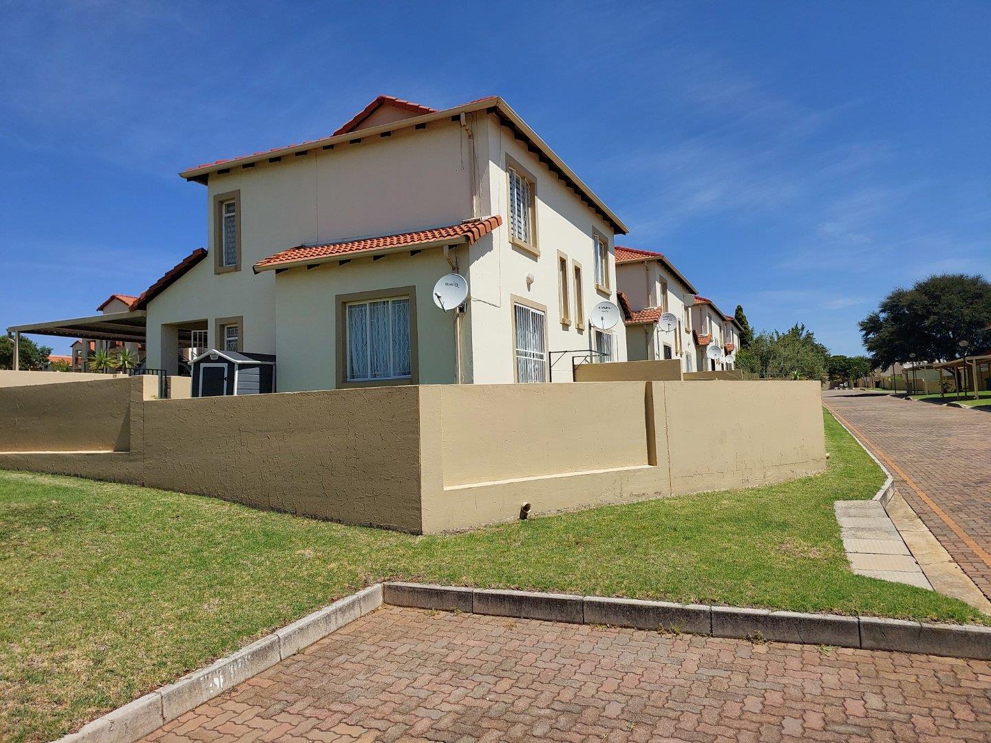 2 Bedroom Townhouse for sale in North Riding AH 57 The Wedge, 123