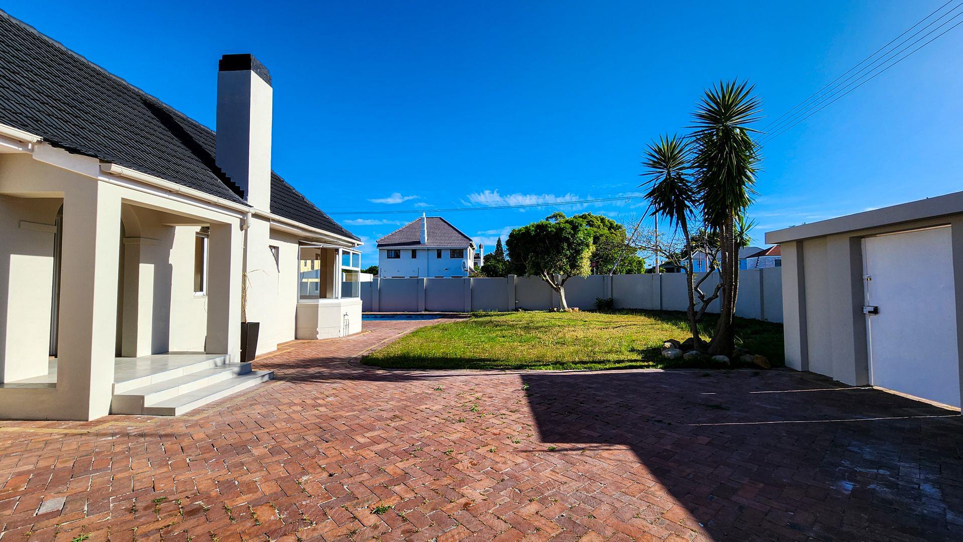2 Bedroom House for sale in Rondebosch 133 Milner Road P24114225110