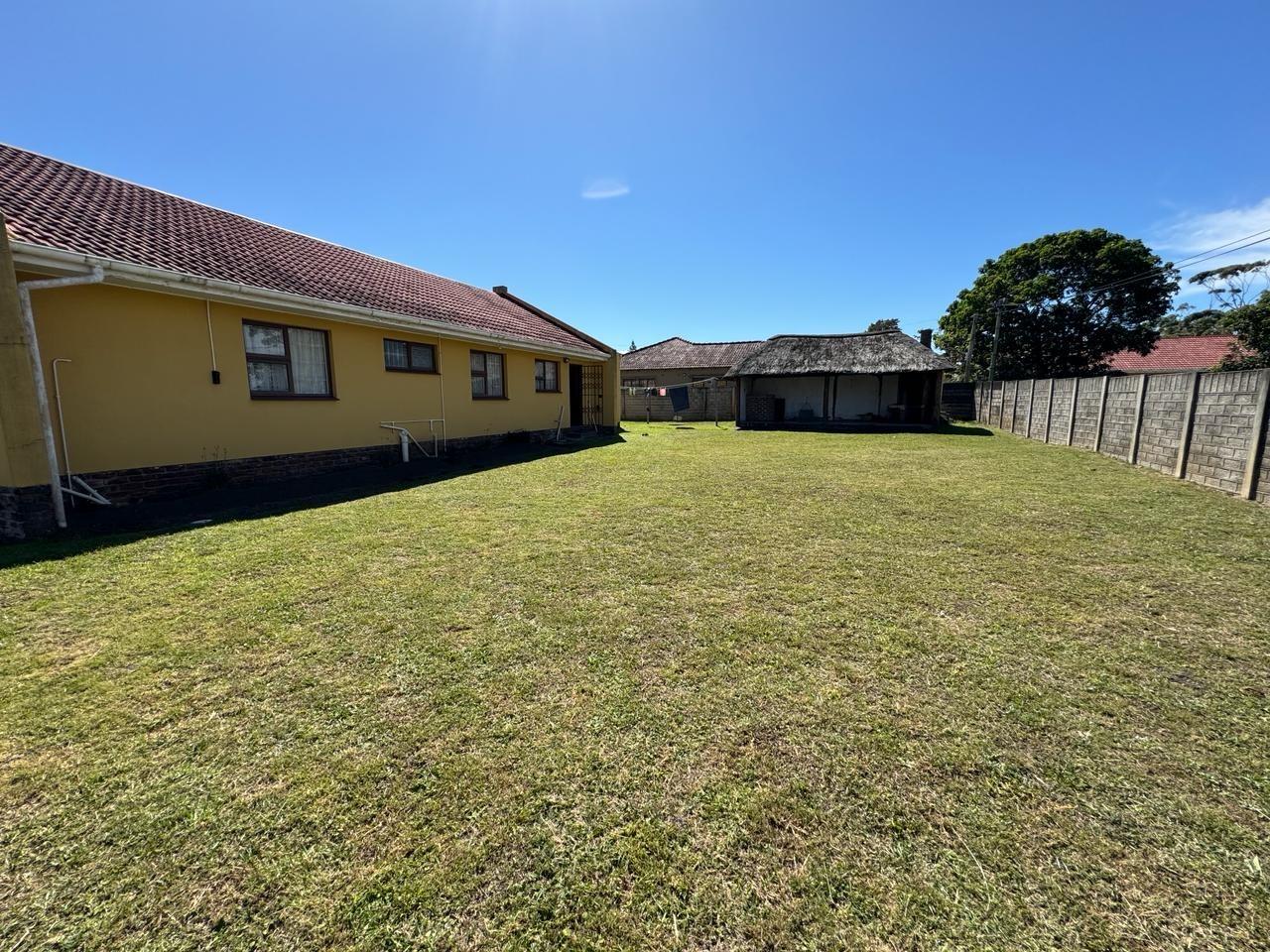 3 Bedroom House to rent in Amalinda P24114227658