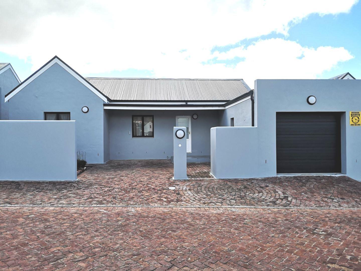 2 Bedroom House for sale in Bredasdorp P24114228789