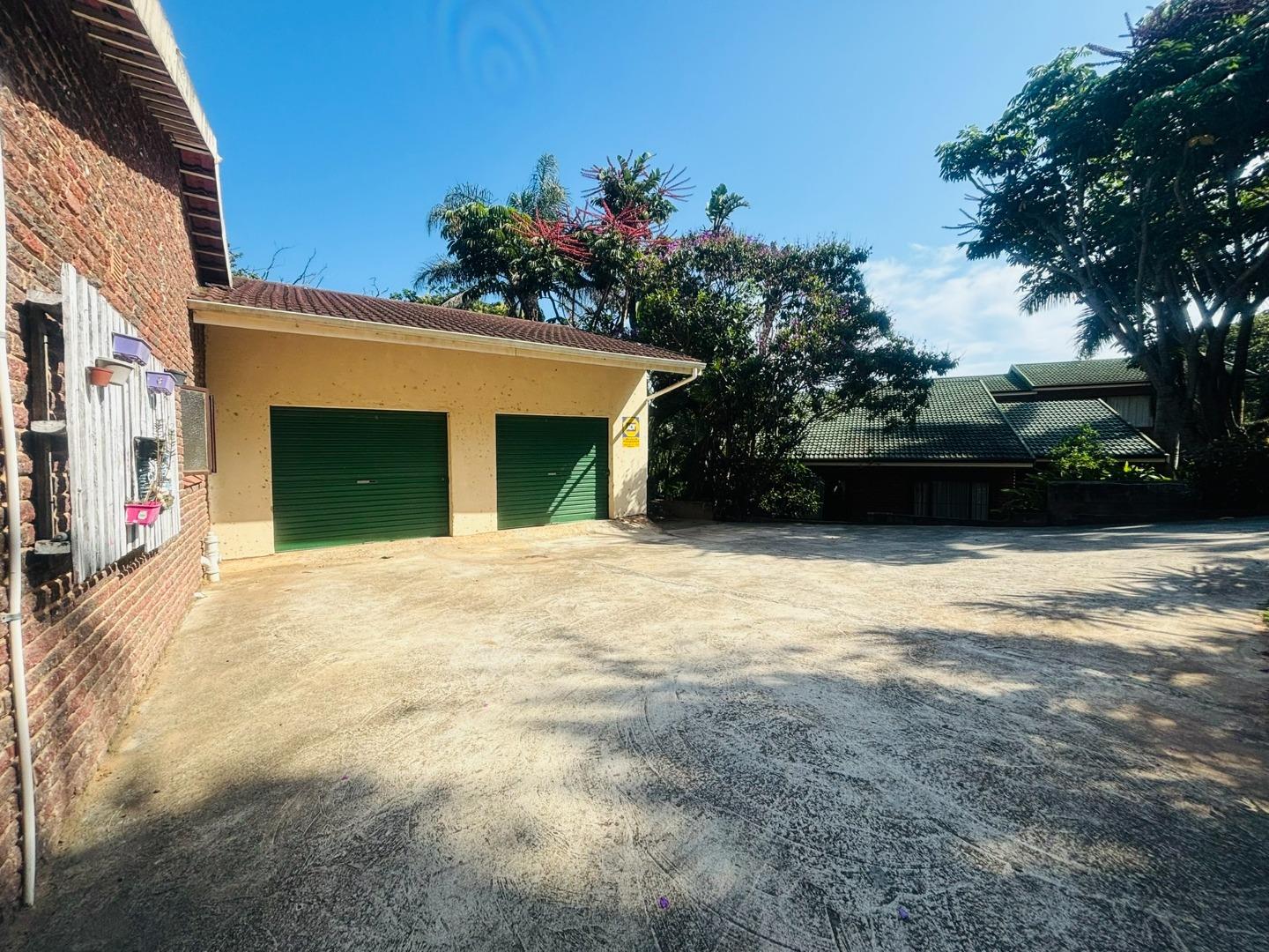 4 Bedroom House for sale in Uvongo Beach P24114228950