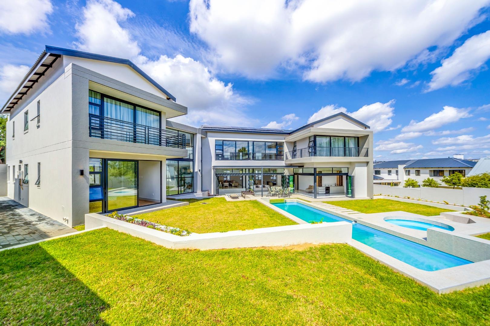 5 Bedroom House for sale in Waterfall Country Estate P24114229252