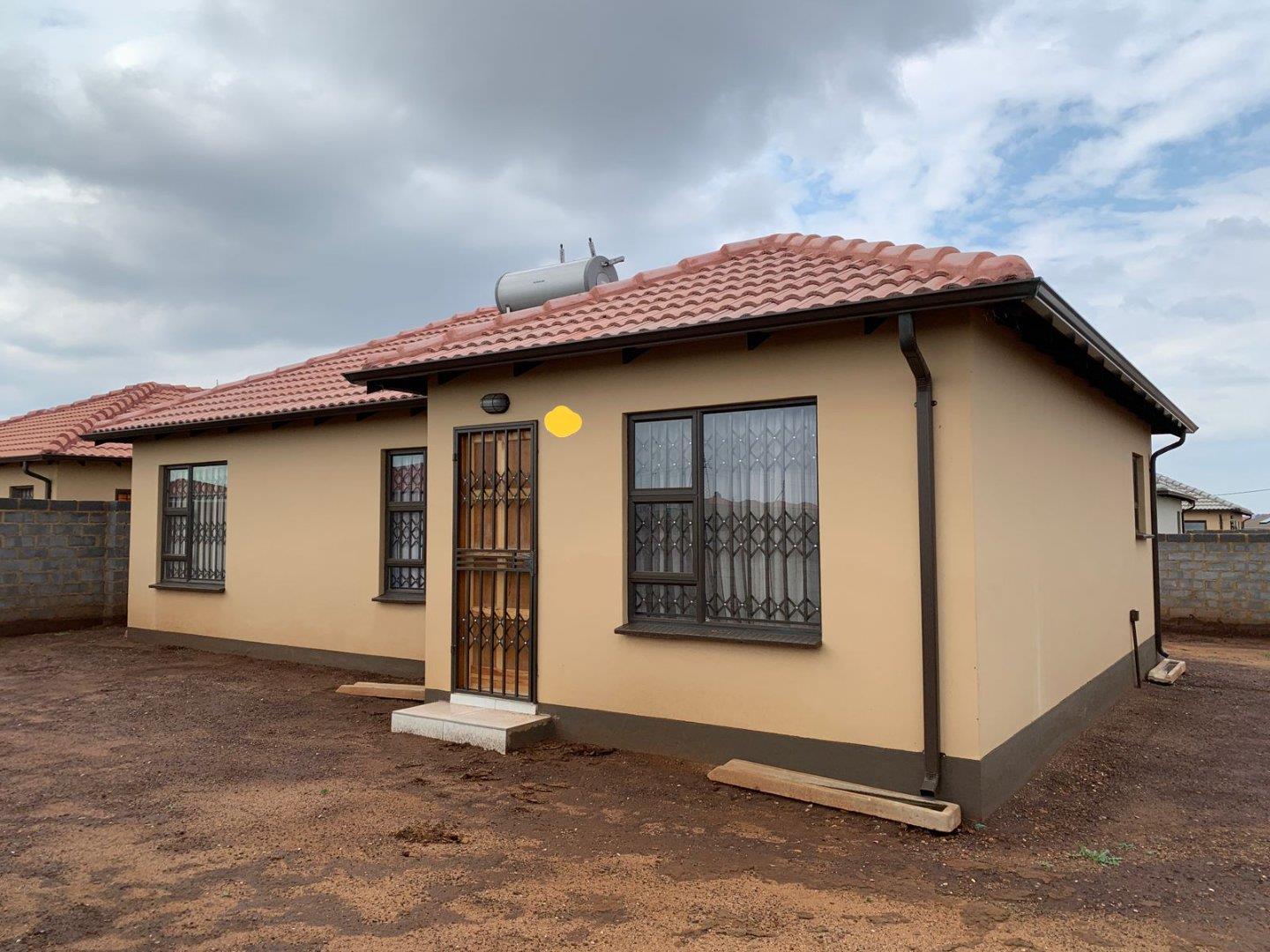 3 Bedroom House for sale in Lufhereng P24114229289