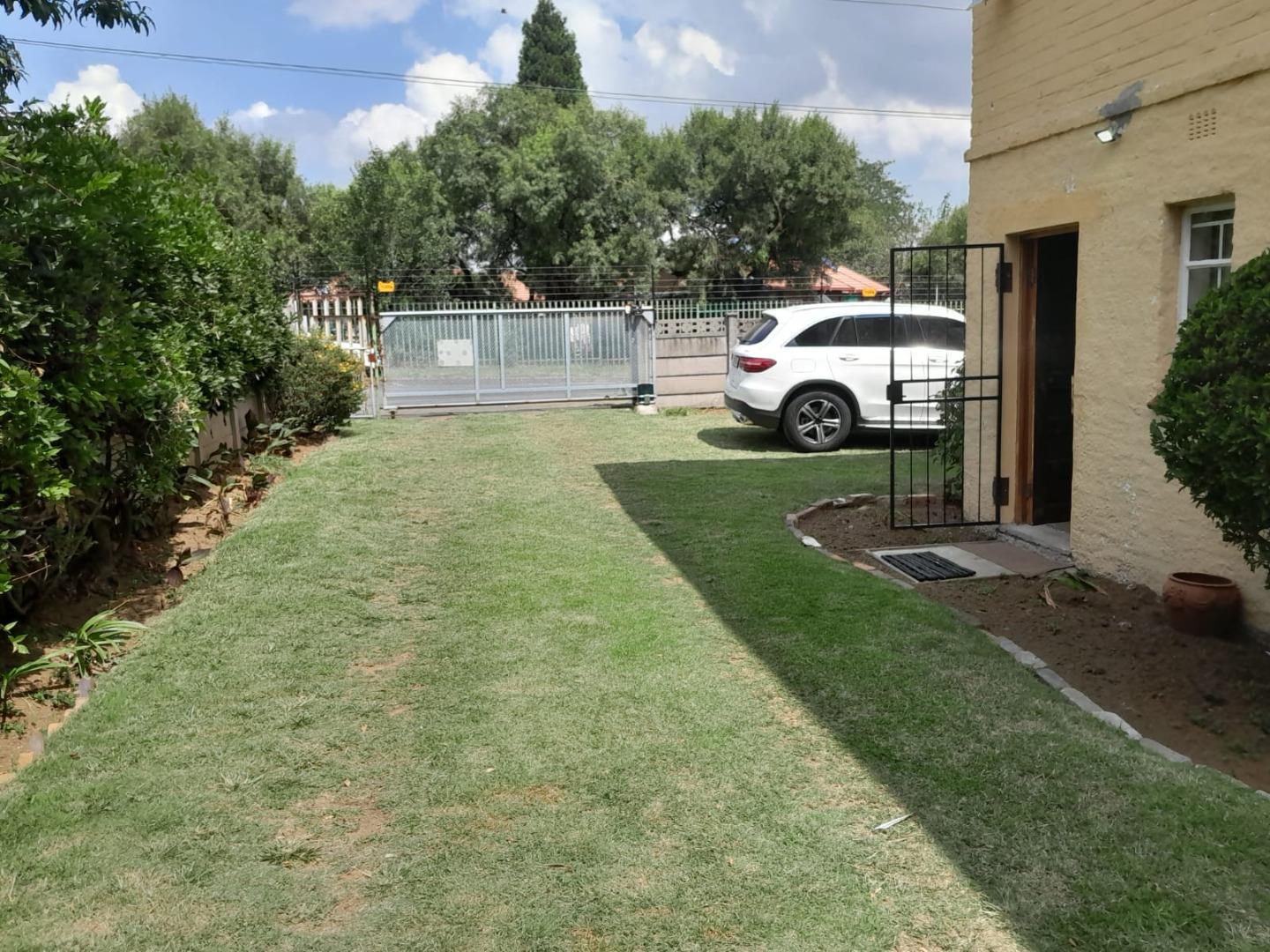 3 Bedroom House for sale in Crown Gardens 15eh Carrick Place P24