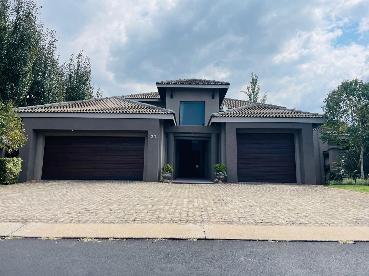 5 Bedroom House for sale in Midfield Estate P24114230094