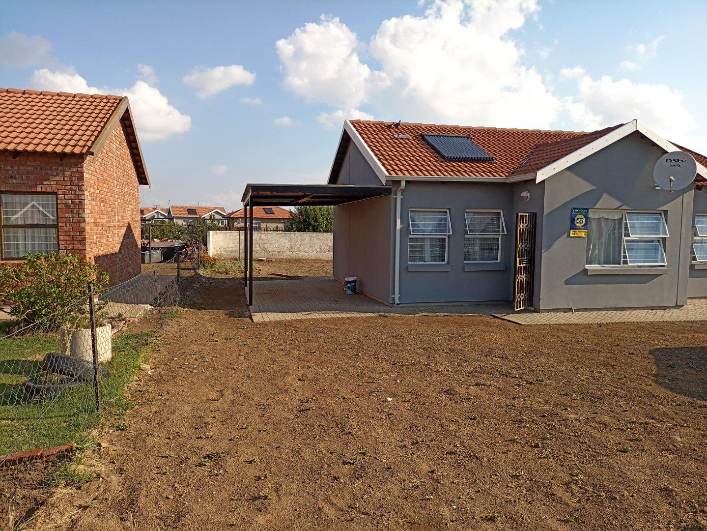 3 Bedroom House for sale in Hillside View P24114230291