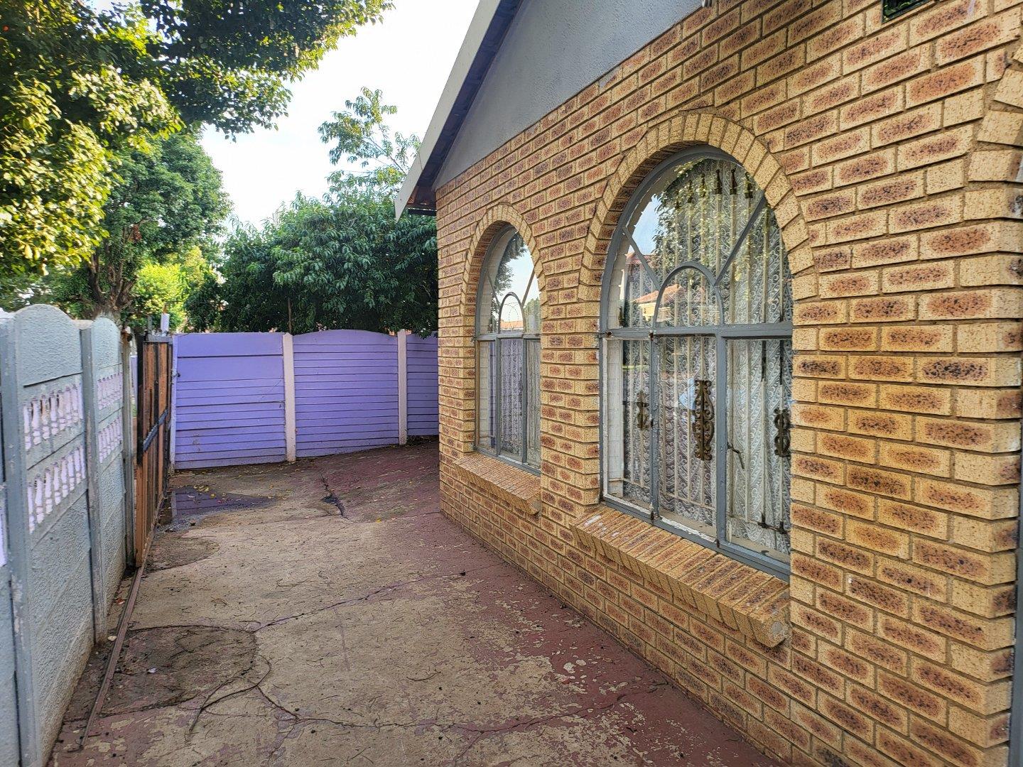 3 Bedroom House for sale in Delmore Park P24114230611