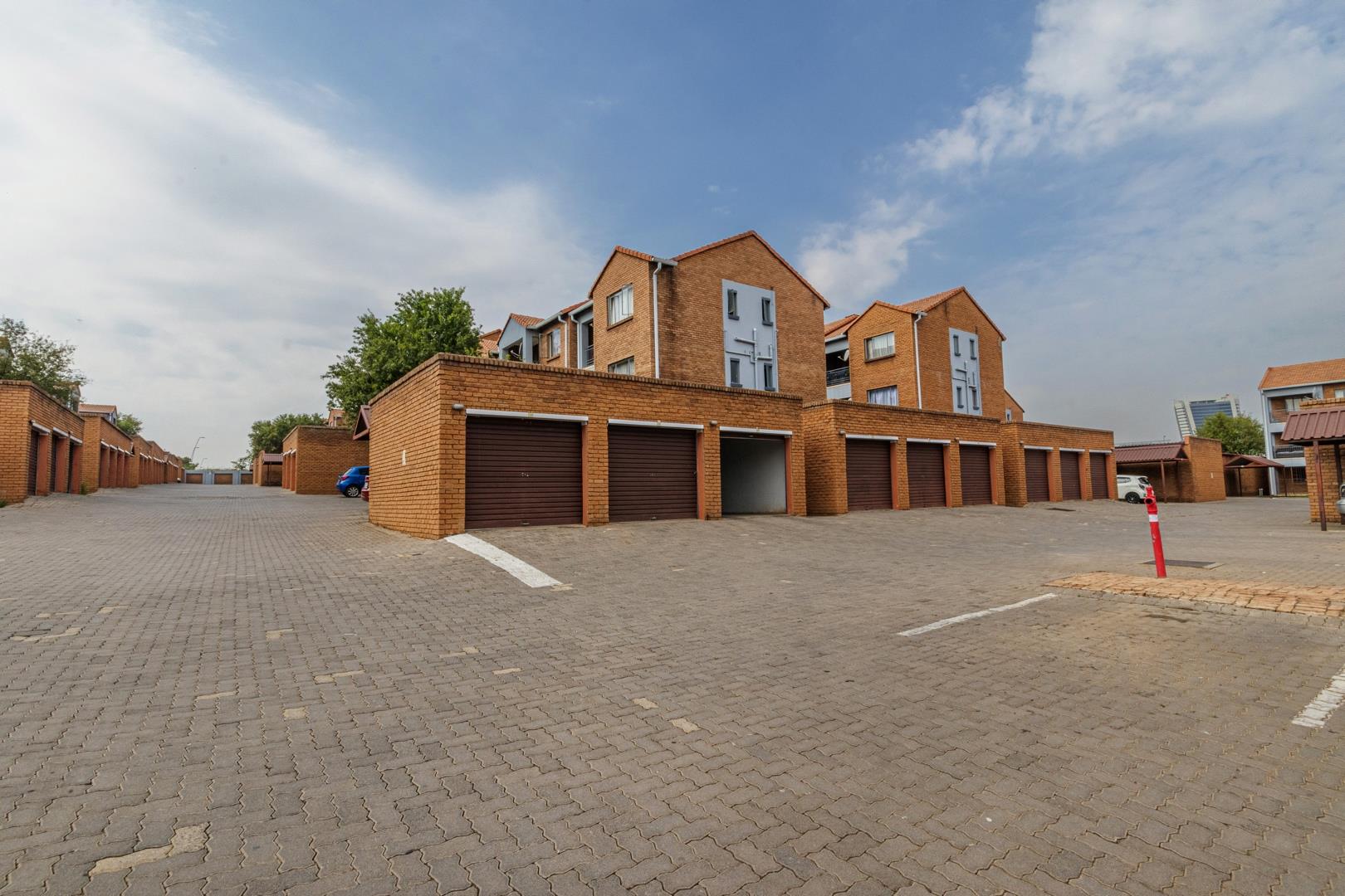 2 Bedroom Apartment / flat for sale in Vorna Valley Ss Bel Aire, 70