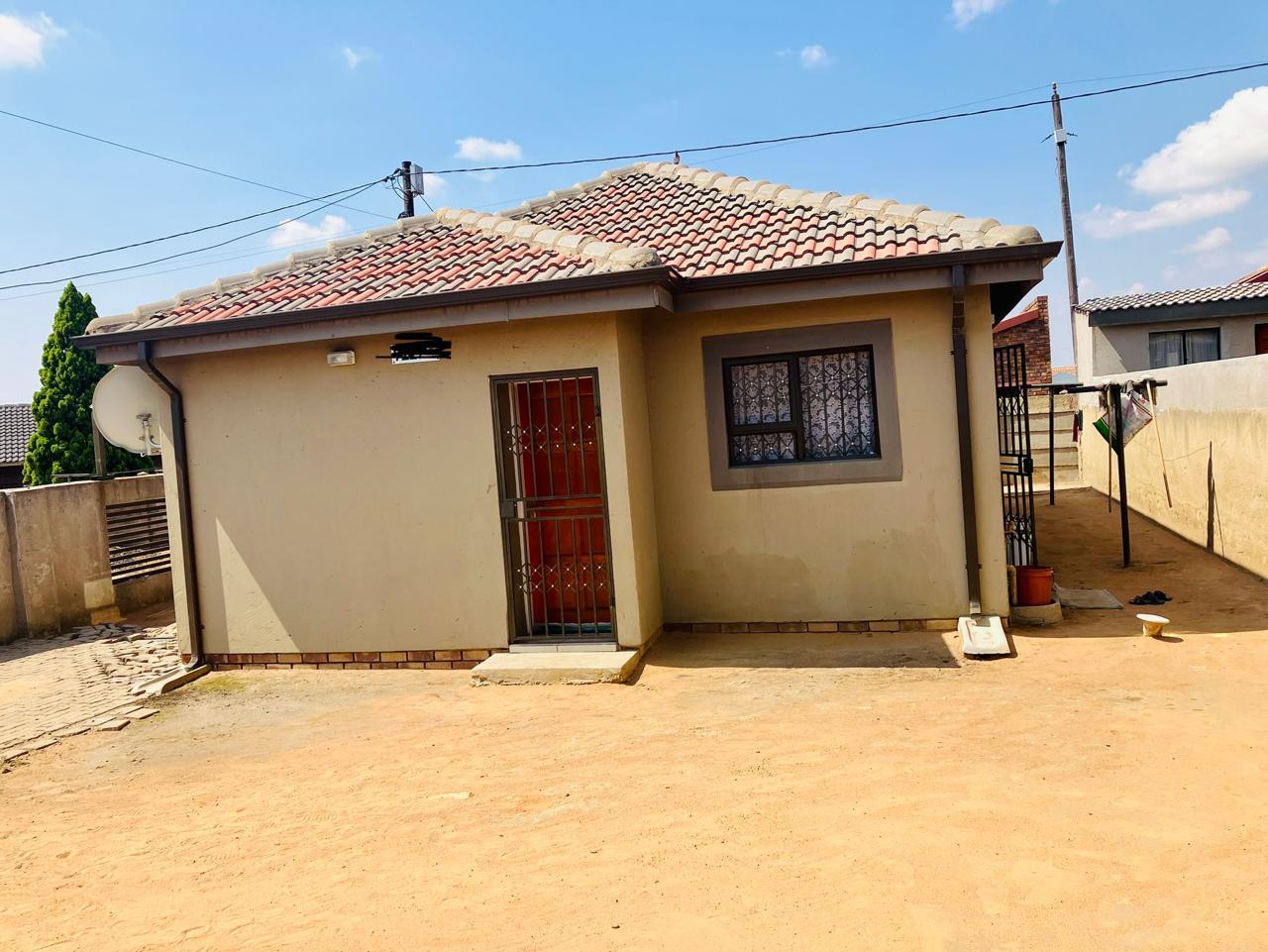 2 Bedroom House for sale in Kwaguqa P24114230865