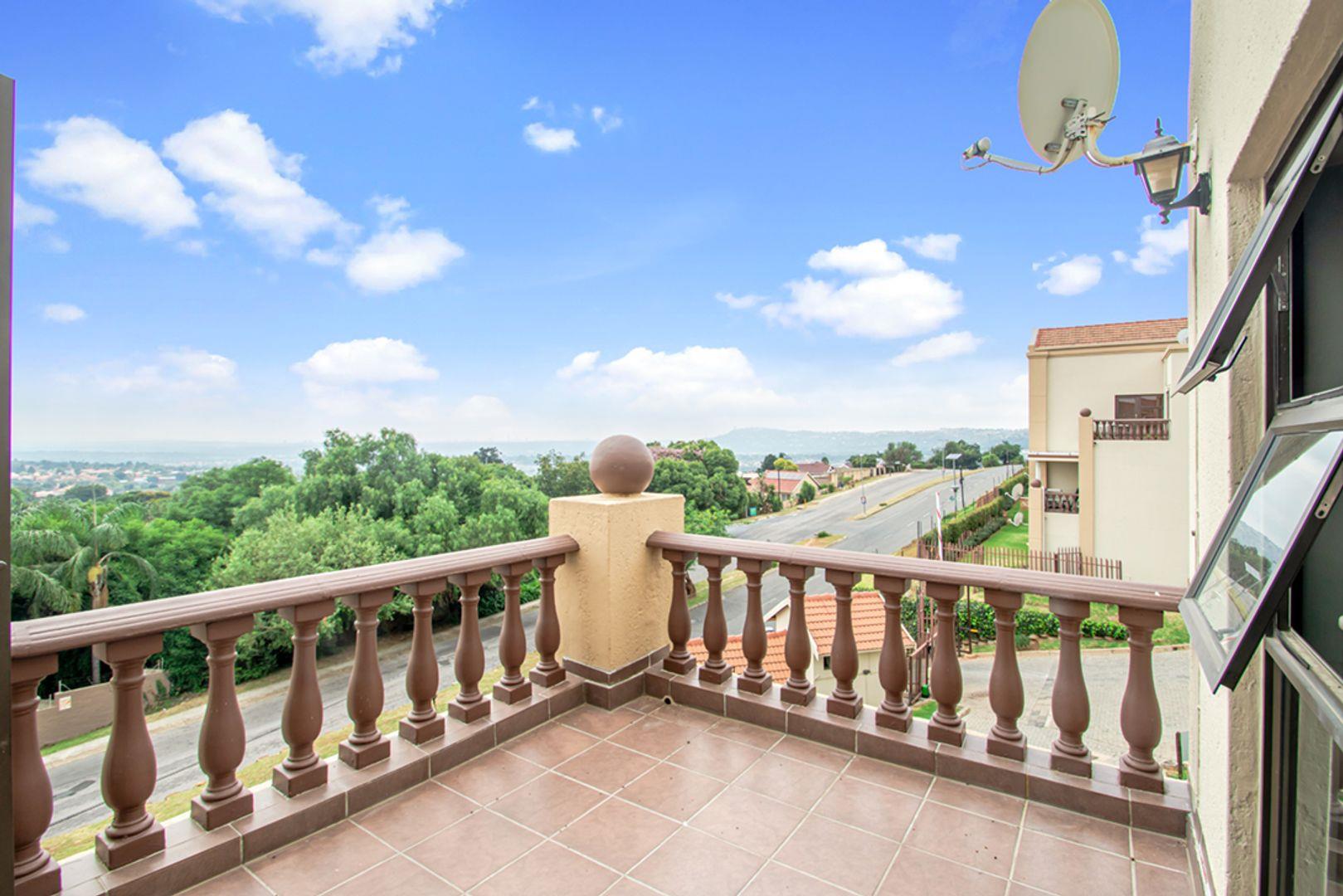 2 Bedroom Apartment / flat for sale in Constantia Kloof P24114232281