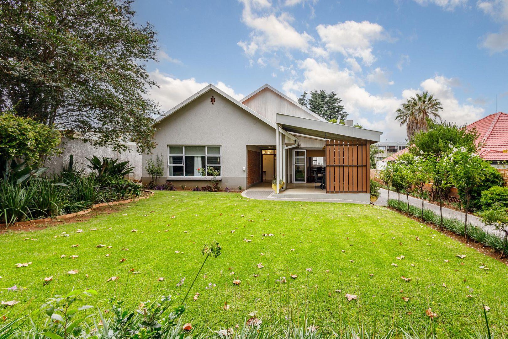 4 Bedroom House for sale in Highlands North P24114113203