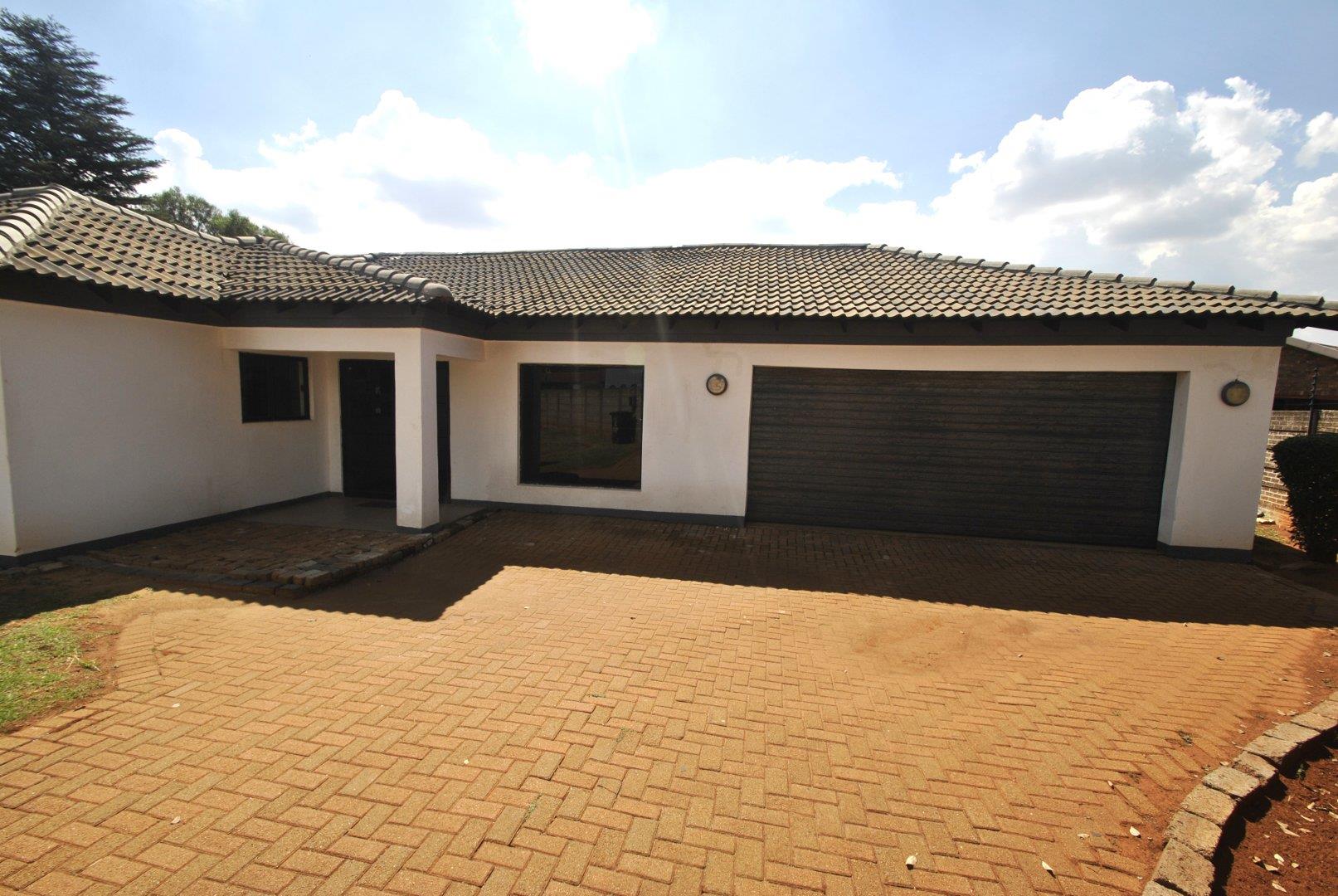 3 Bedroom House for sale in Dawn Park P24114232519