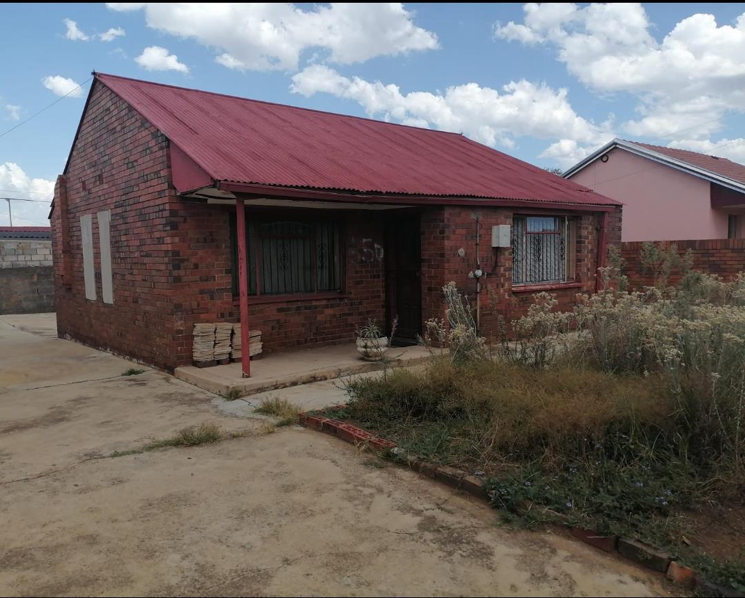 2 Bedroom House for sale in Orlando East Xorile St Orlando West P24