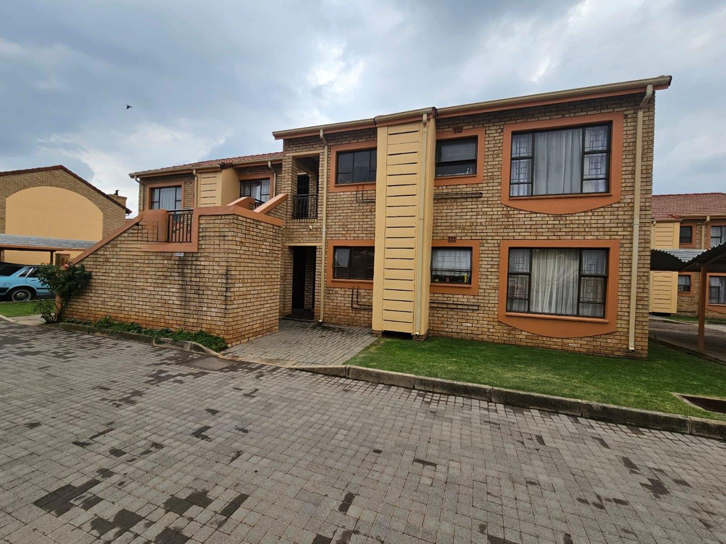 2 Bedroom Apartment / flat for sale in Vaalpark P24114233967