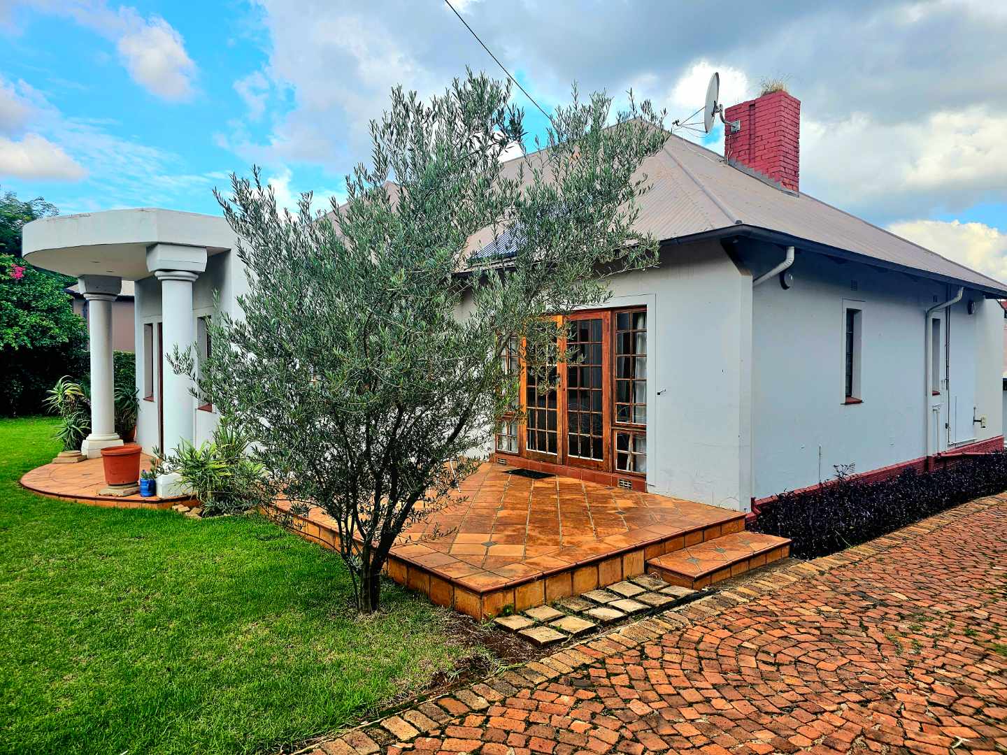 3 Bedroom House for sale in Eastwood P24114234259