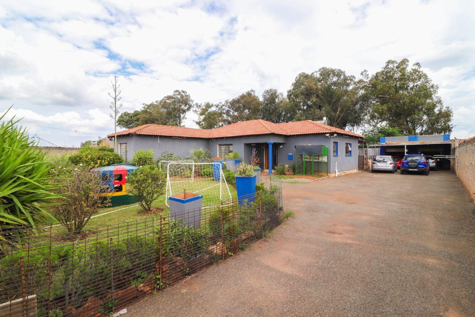 3 Bedroom House for sale in Lenasia Ext 13 P24114234516