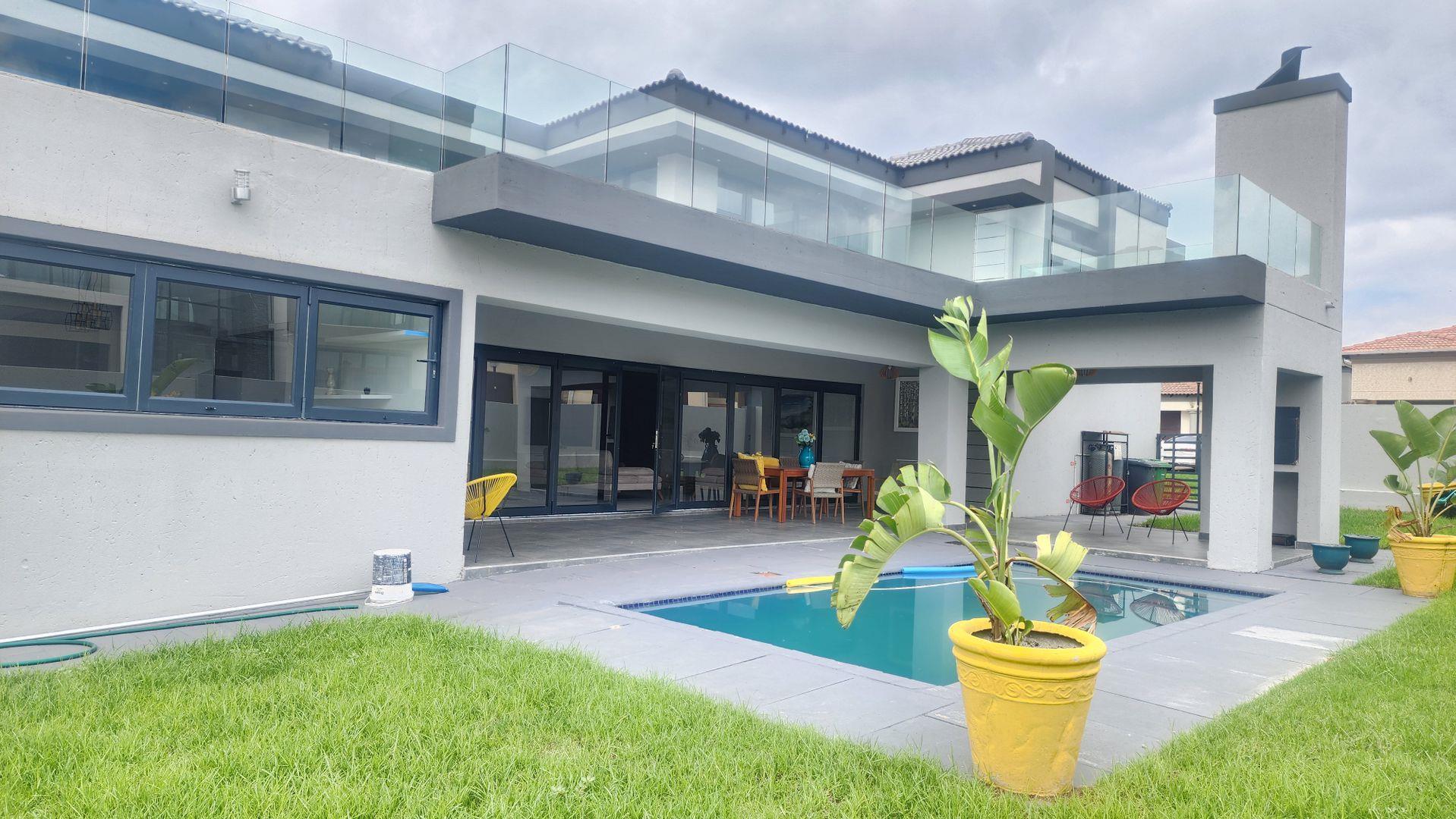 6 Bedroom House to rent in Blue Valley Golf Estate P24114584099