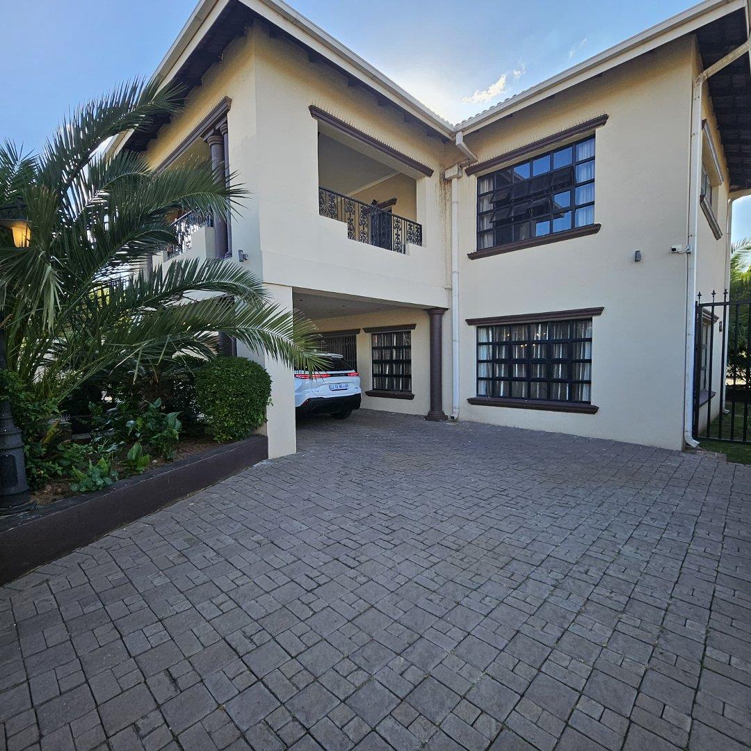 3 Bedroom House for sale in Robertsham Johannesburg P24114235280