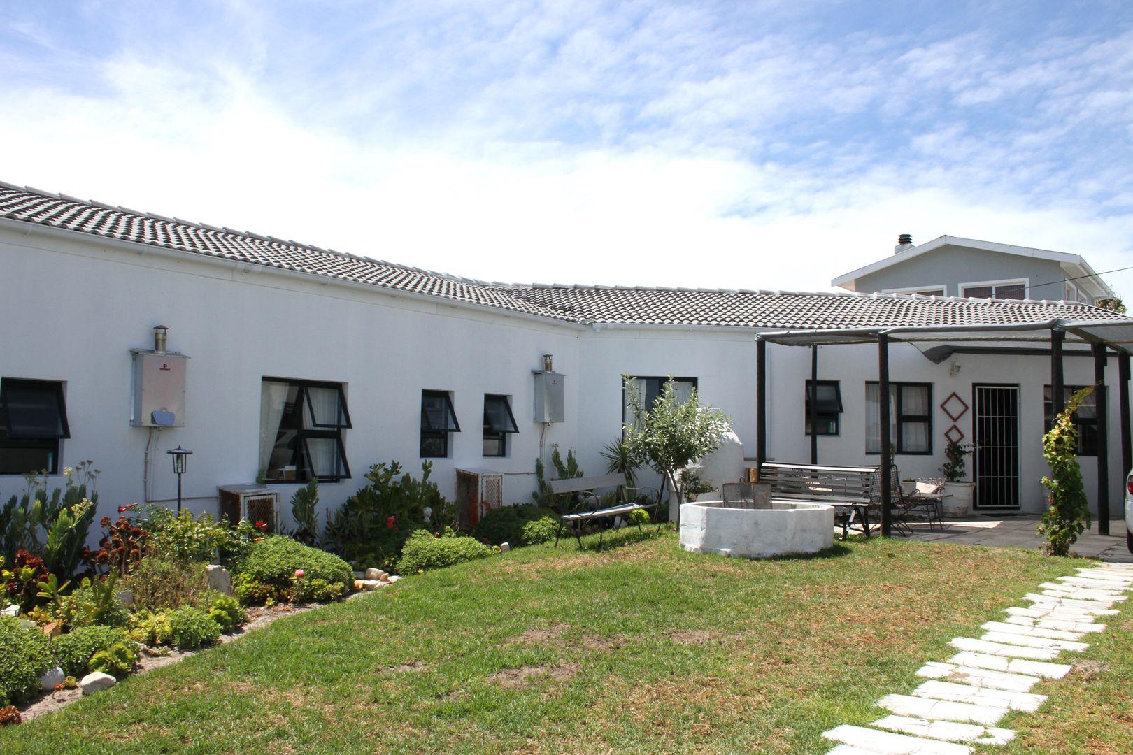 6 Bedroom House for sale in De Kelders 23 Morkel P24114235451