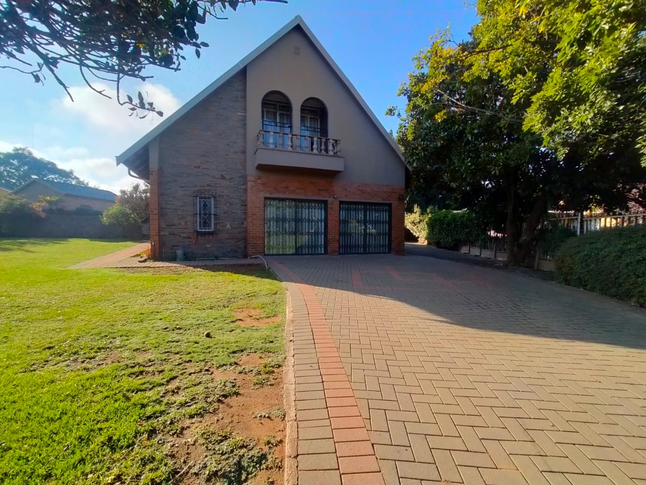 3 Bedroom House for sale in Greenhills P24114235617