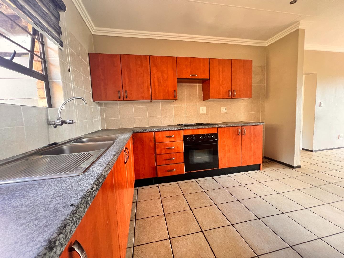 2 Bedroom Apartment / flat for sale in Winchester Hills P24114236309