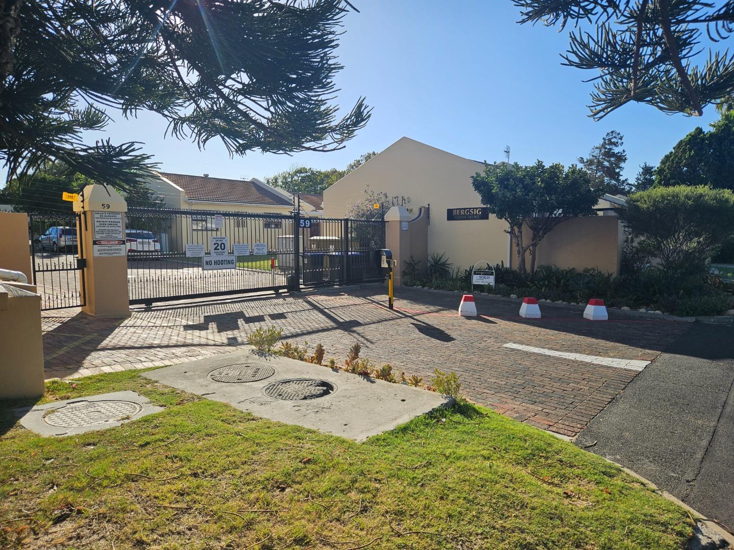 Amanda Glen, Durbanville Property Townhouses for sale in Amanda Glen