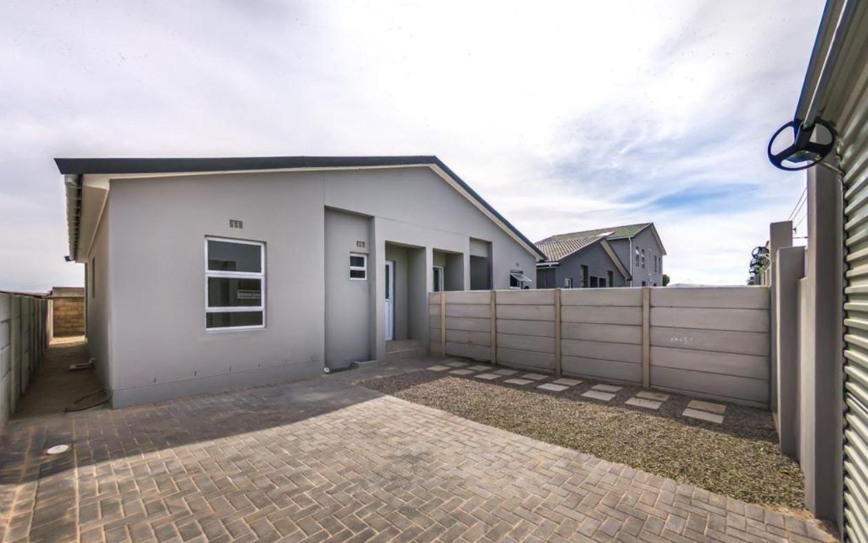 2 Bedroom House for sale in Hagley P24114238160