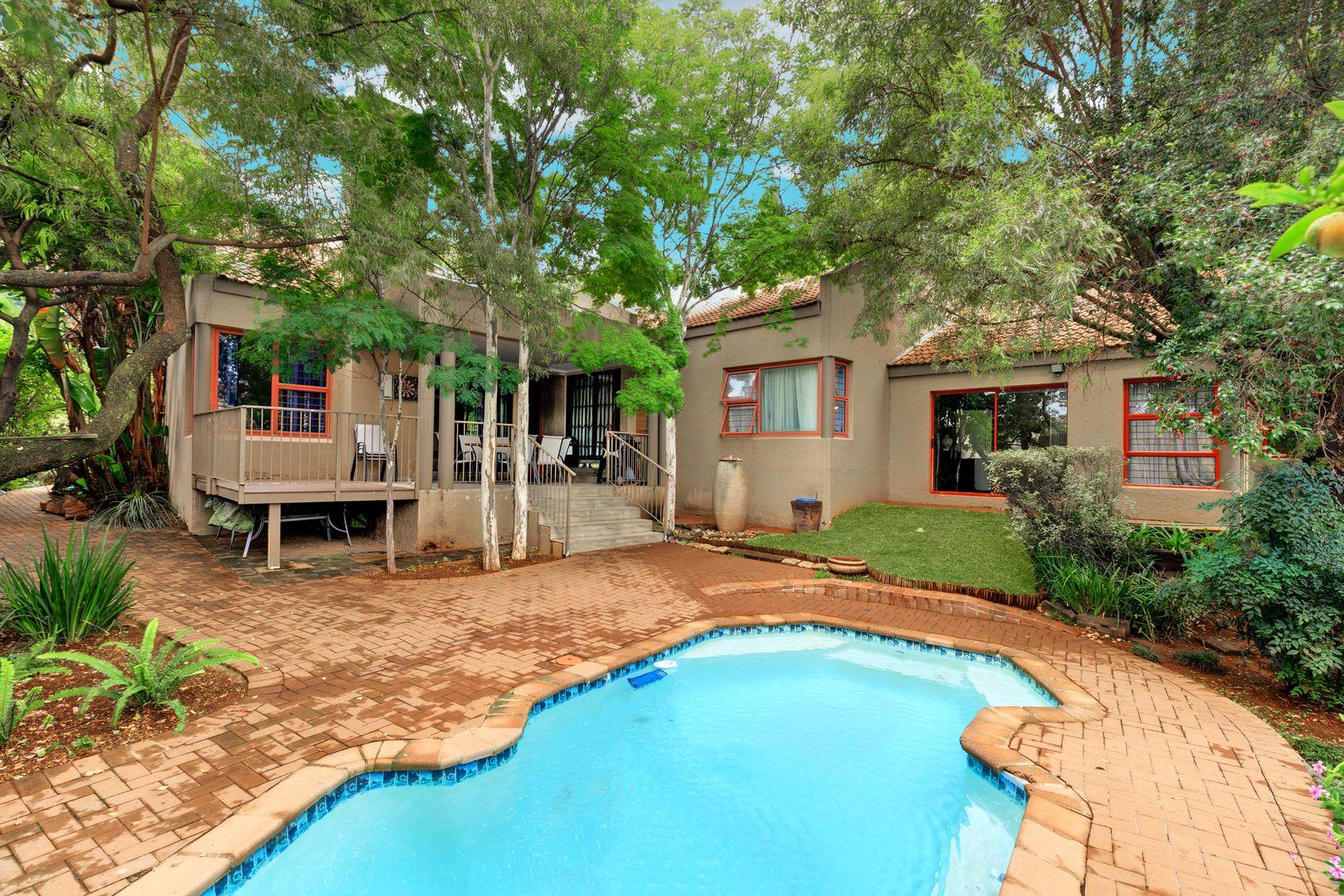 4 Bedroom House for sale in Douglasdale P24114222079