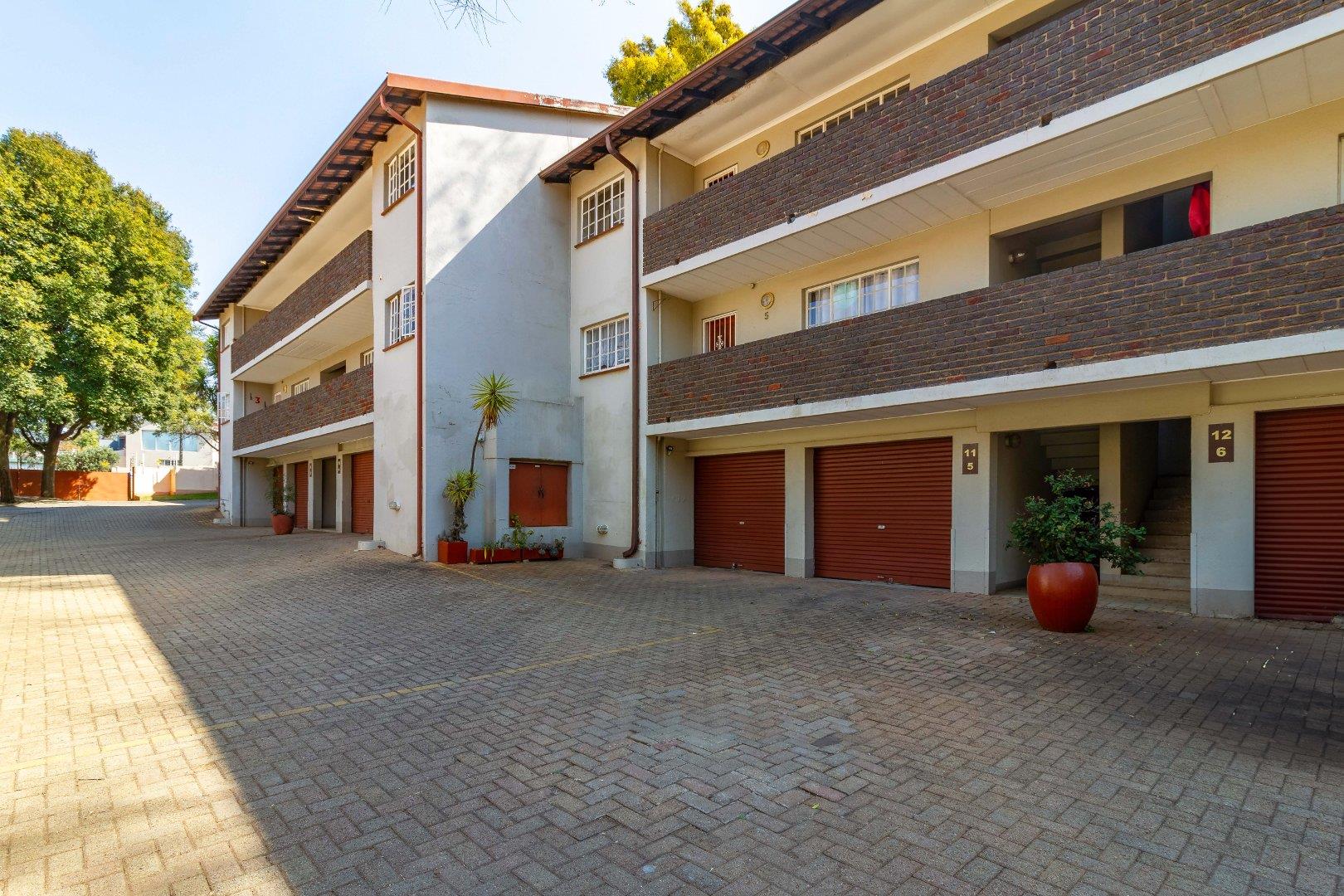 2 Bedroom Apartment / flat for sale in Northcliff P24114239855