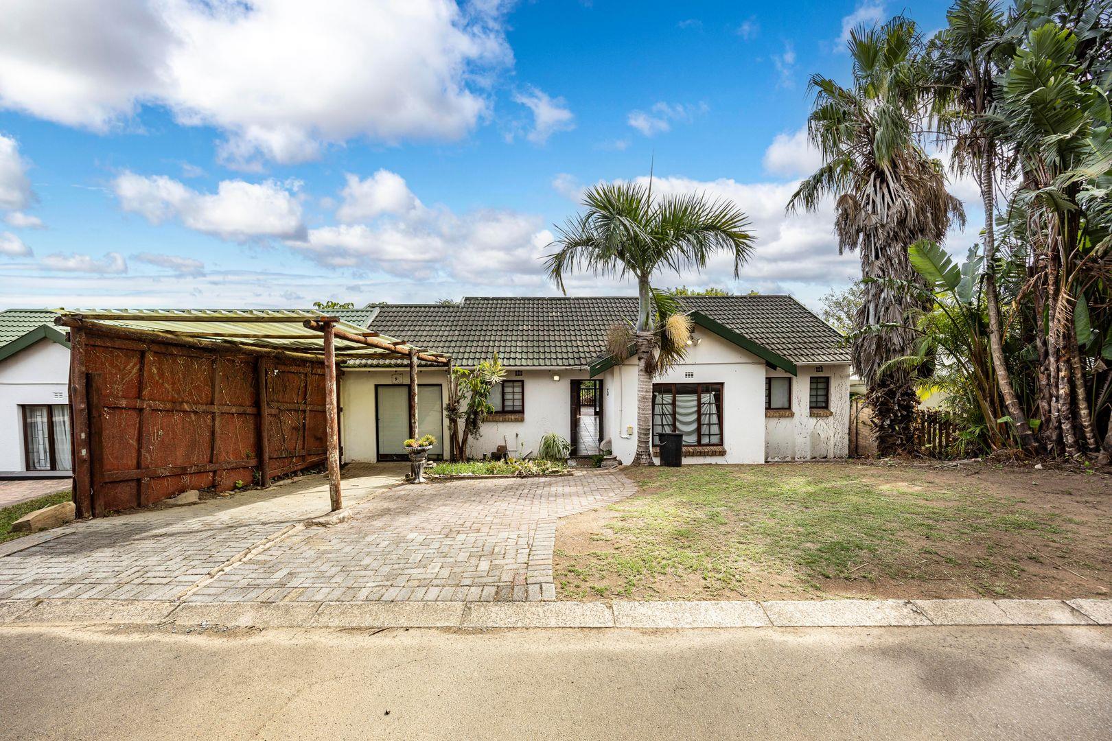 2 Bedroom Townhouse for sale in Beacon Bay P24114240795