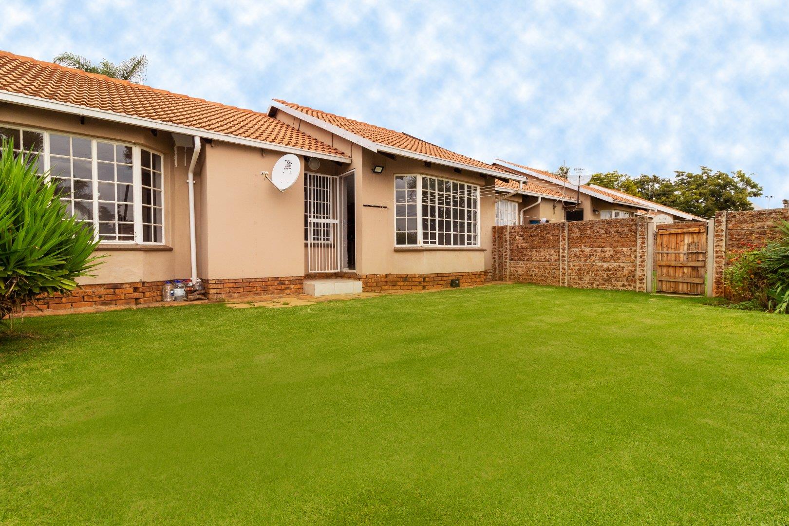 3 Bedroom Townhouse for sale in Norkem Park P24114241277