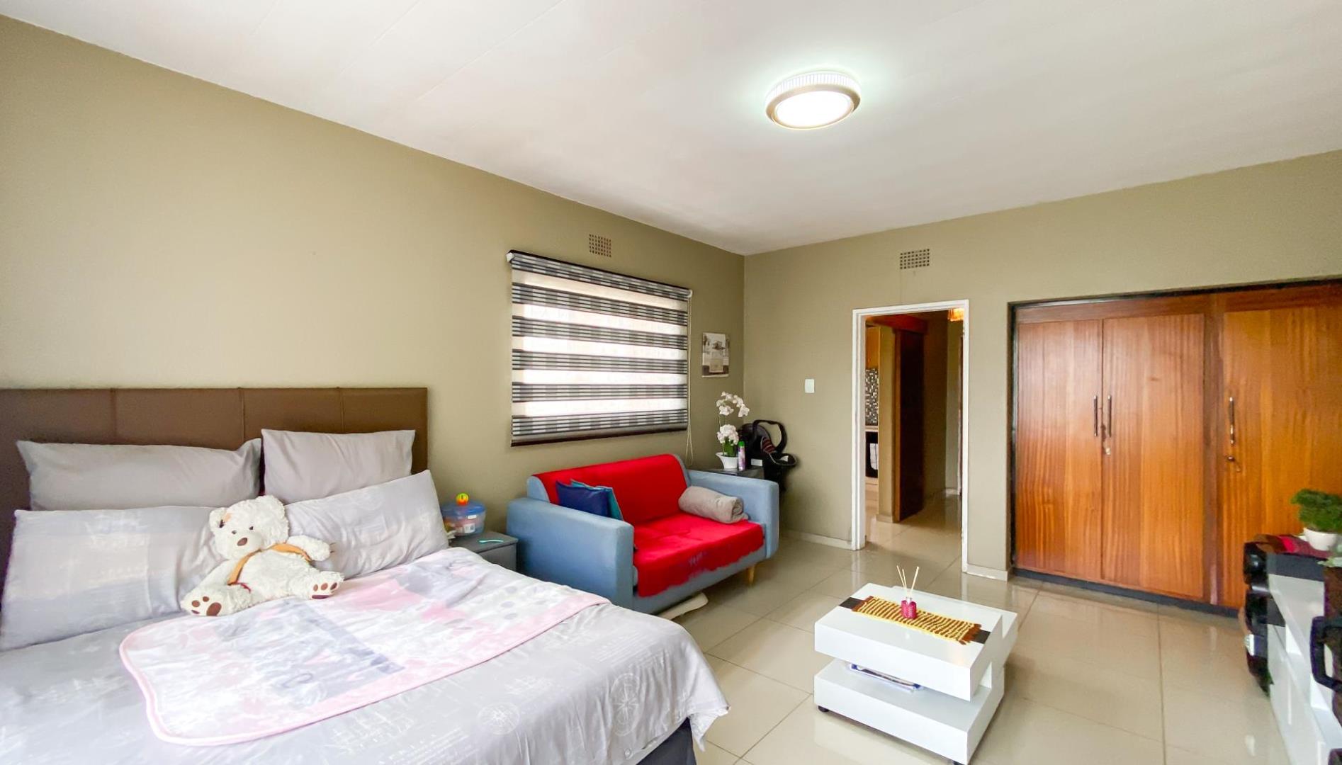 1 Bedroom Apartment / flat for sale in Primrose P24114241507