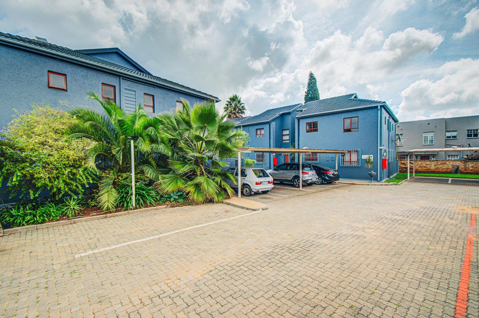 2 Bedroom House for sale in Glen Marais 5 Knotts Landing P24114243075