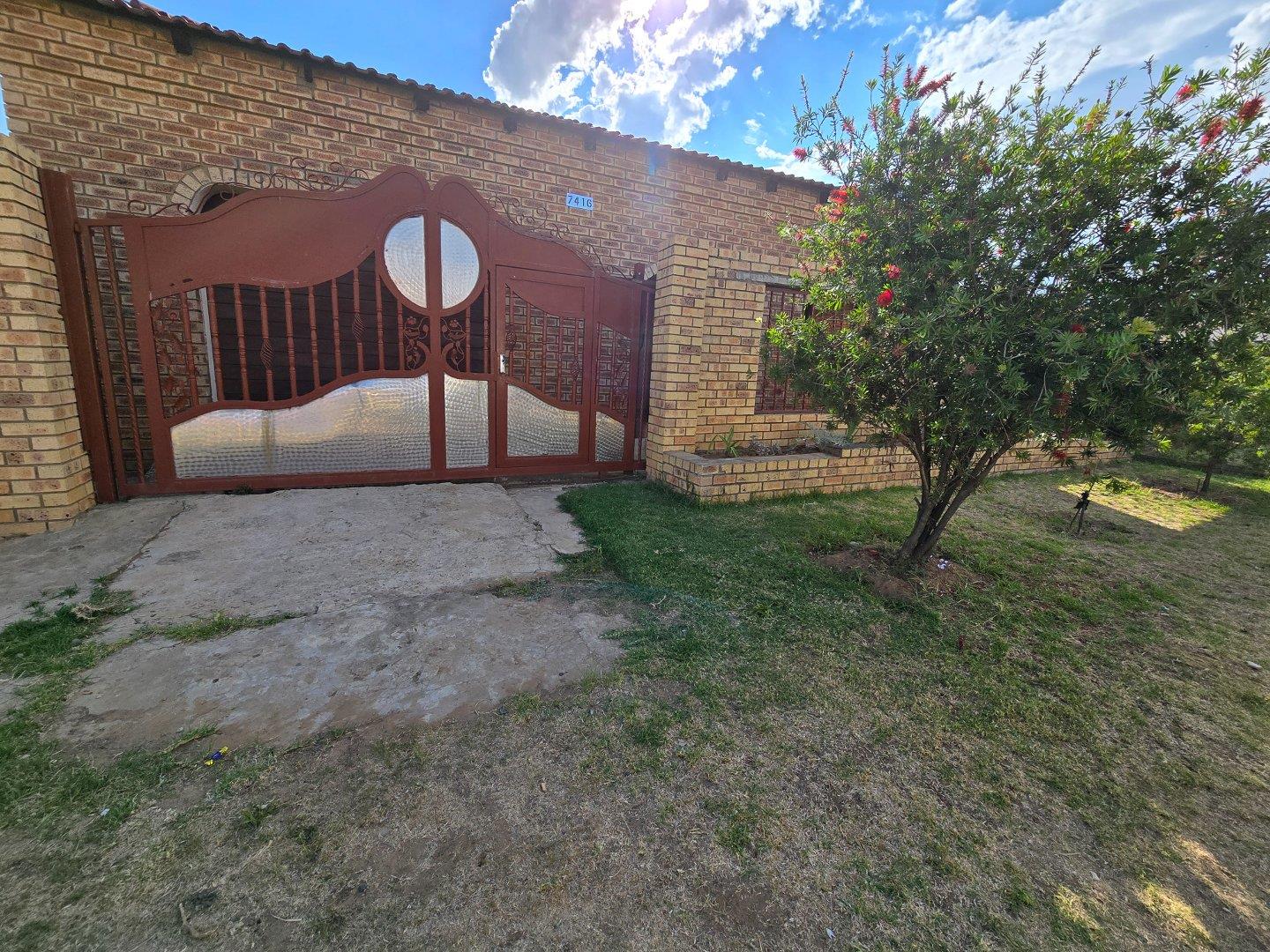 3 Bedroom House for sale in Bohlokong P24114244581