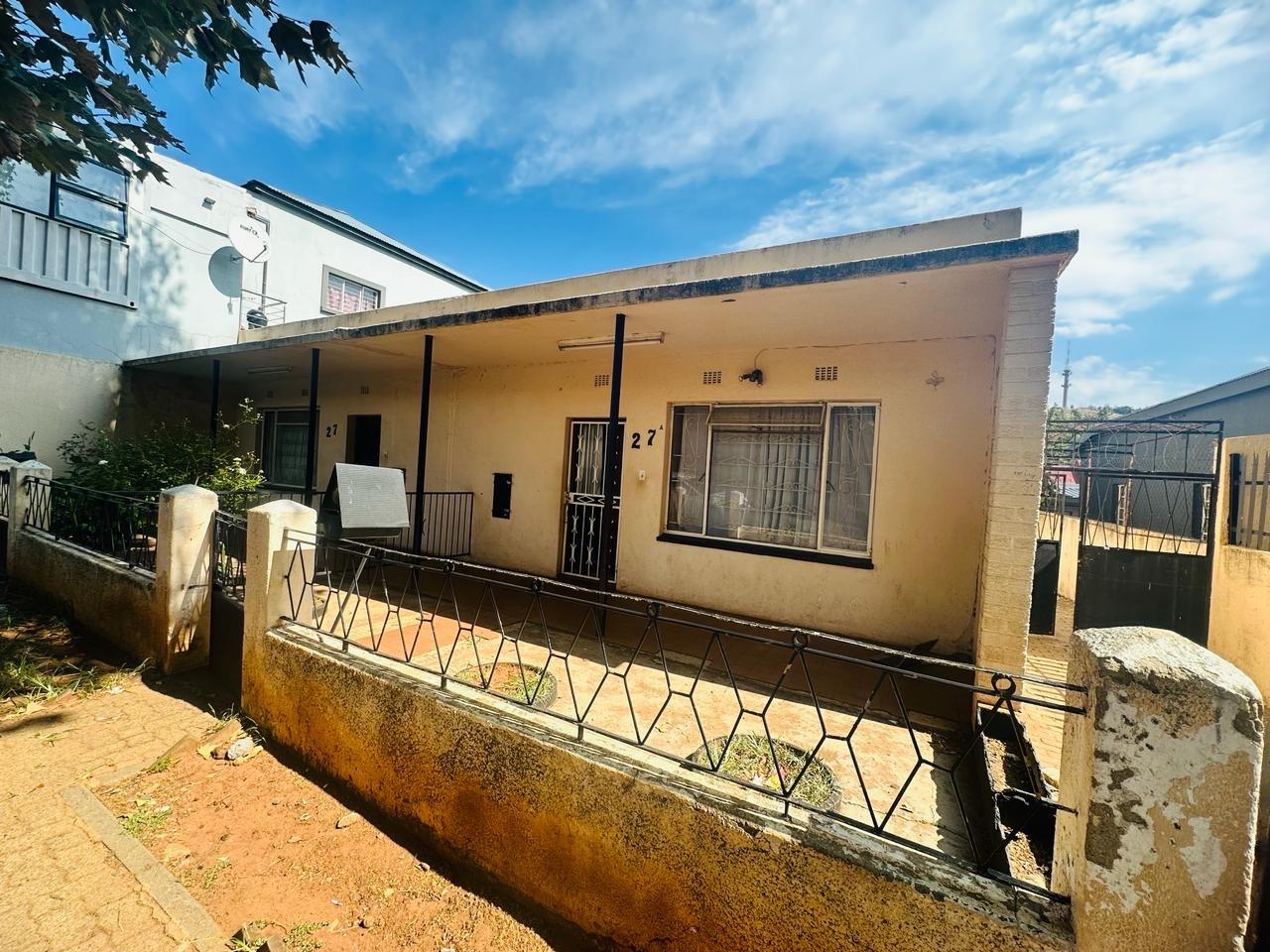 4 Bedroom House for sale in Bezuidenhout Valley P24114245157