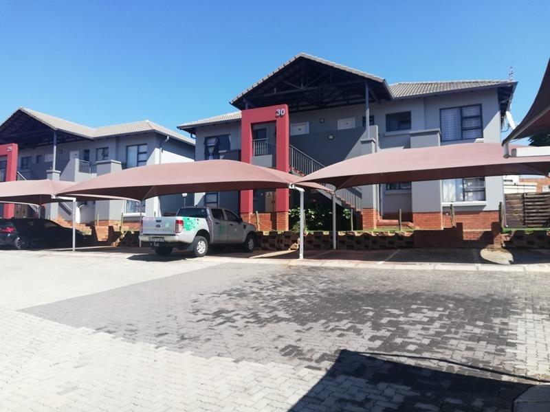 3 Bedroom Townhouse for sale in Oakdene 142, 8 Amanda Avenue P24