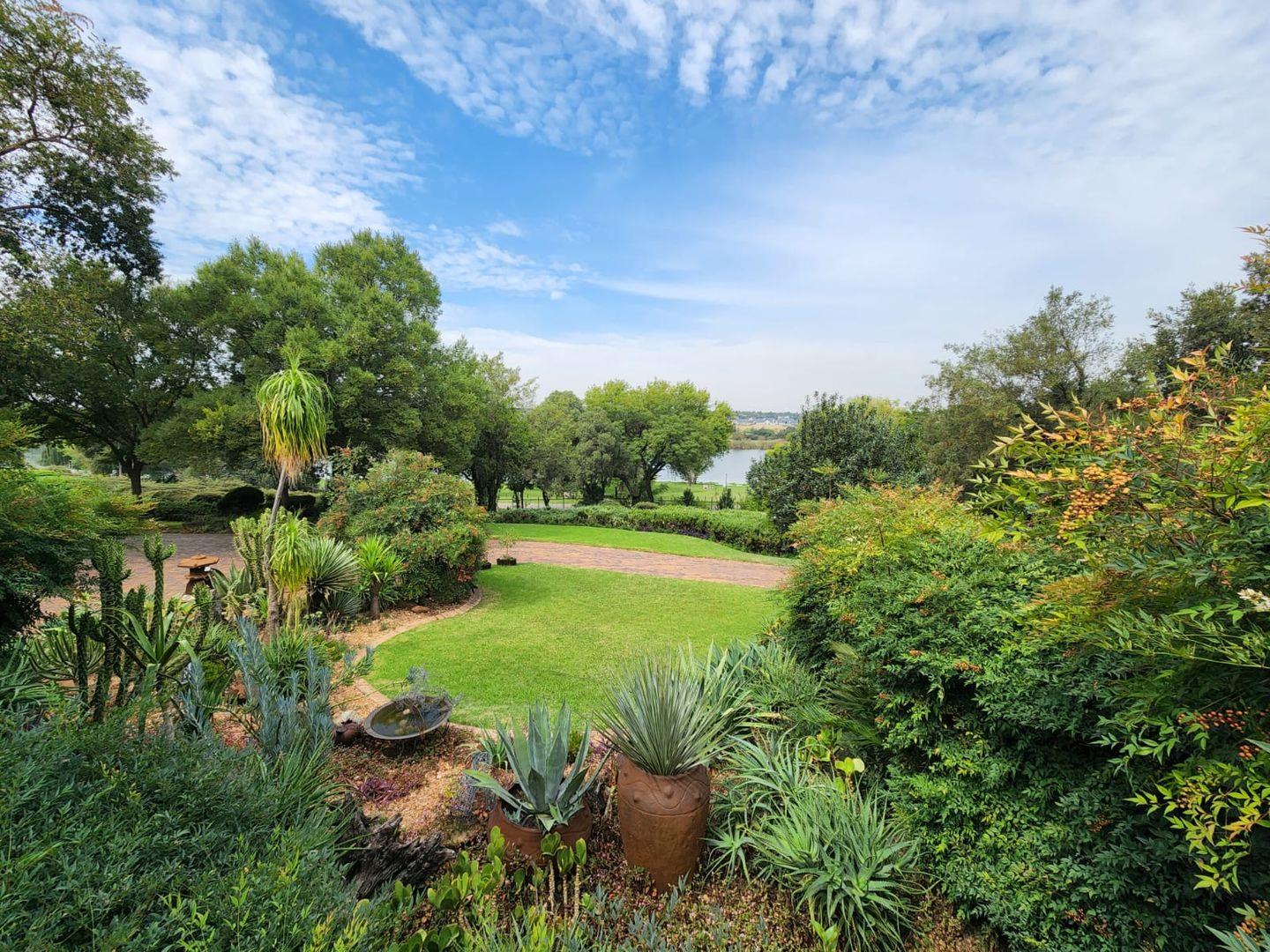 3 Bedroom Townhouse for sale in Vanderbijlpark SW 5 P24114247193