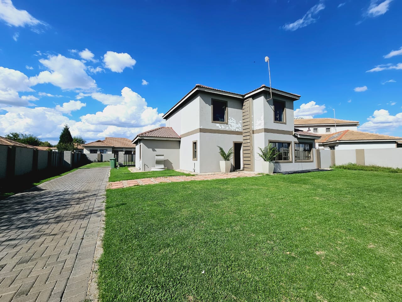 3 Bedroom House for sale in Waterberry Estate P24114247319
