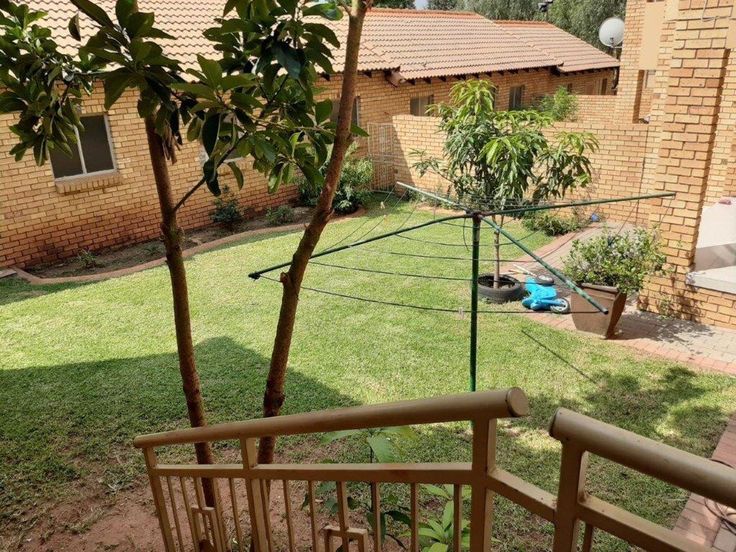 2 Bedroom Townhouse for sale in Eco Park Estate P24114247582