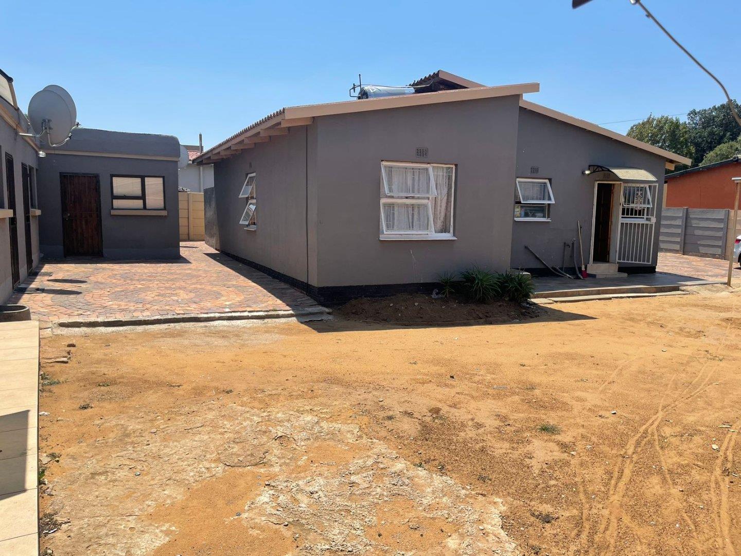 3 Bedroom House for sale in Meadowlands P24114247705