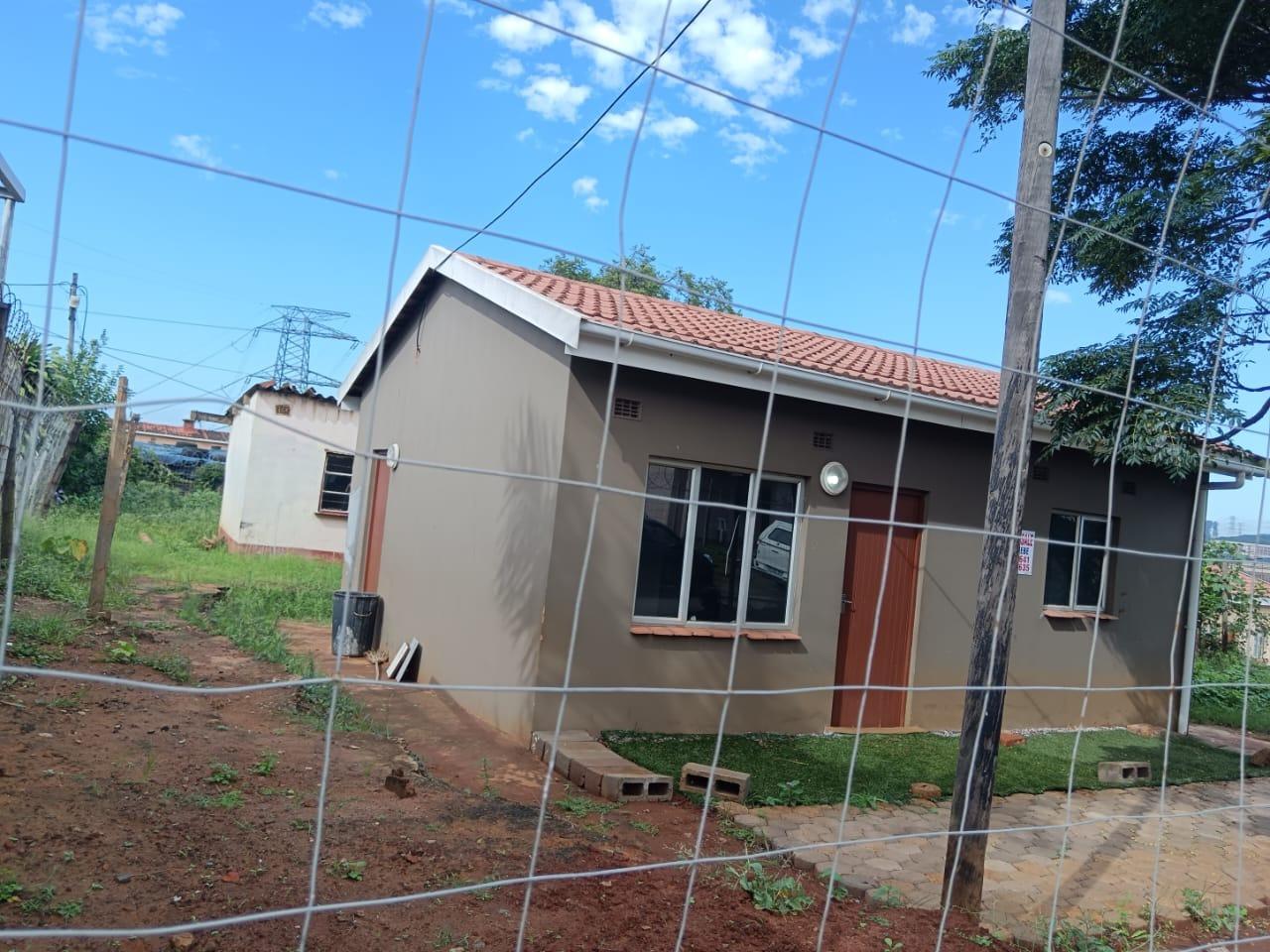 2 Bedroom House for sale in Lamontville P24114248222