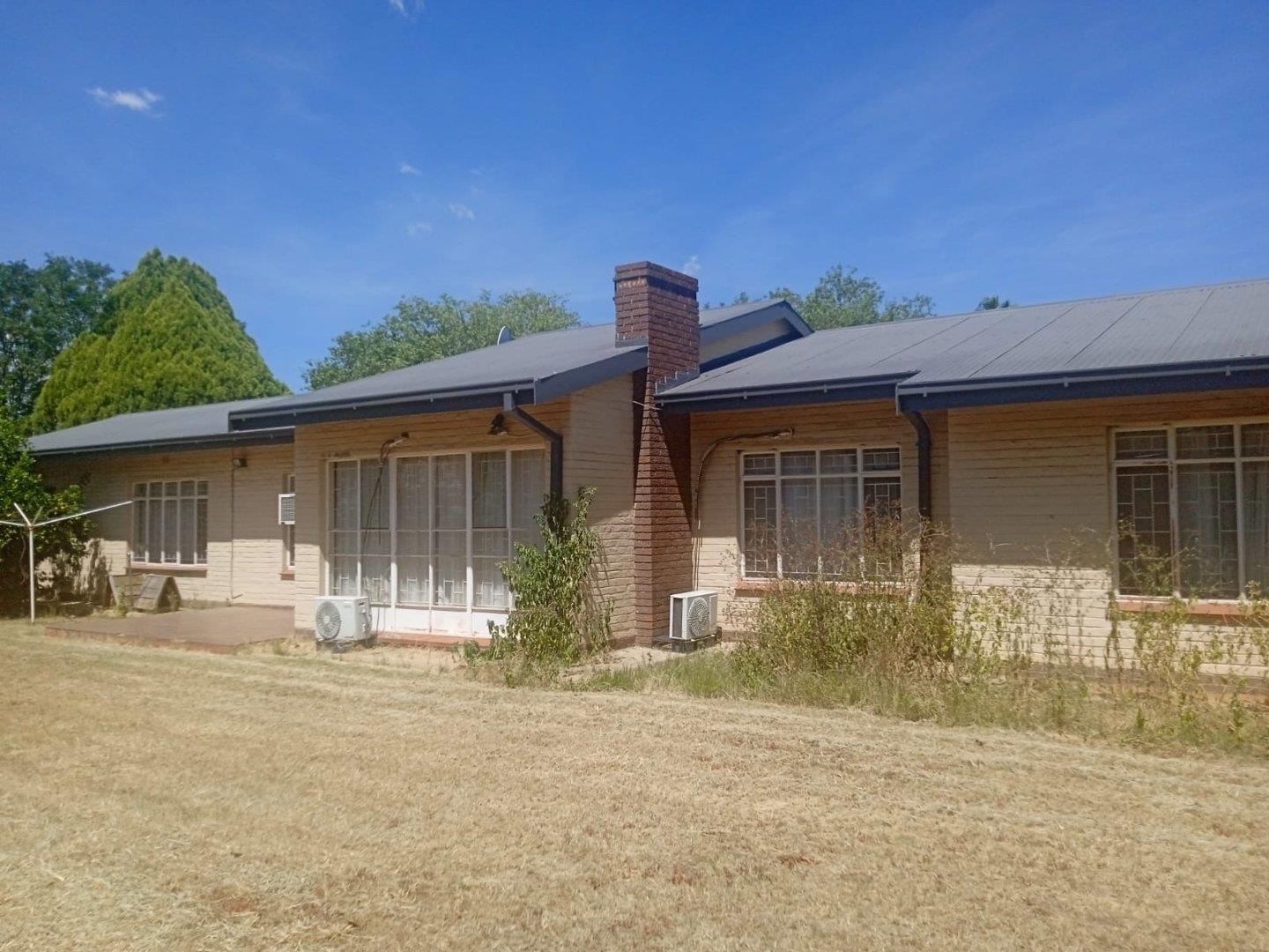 3 Bedroom House for sale in Bloemhof P24114248691