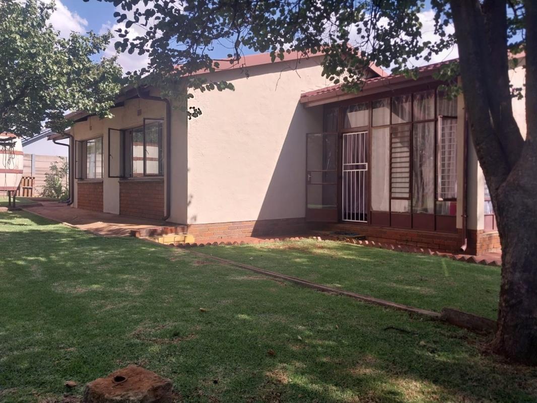 3 Bedroom House for sale in Klopperpark P24114249057