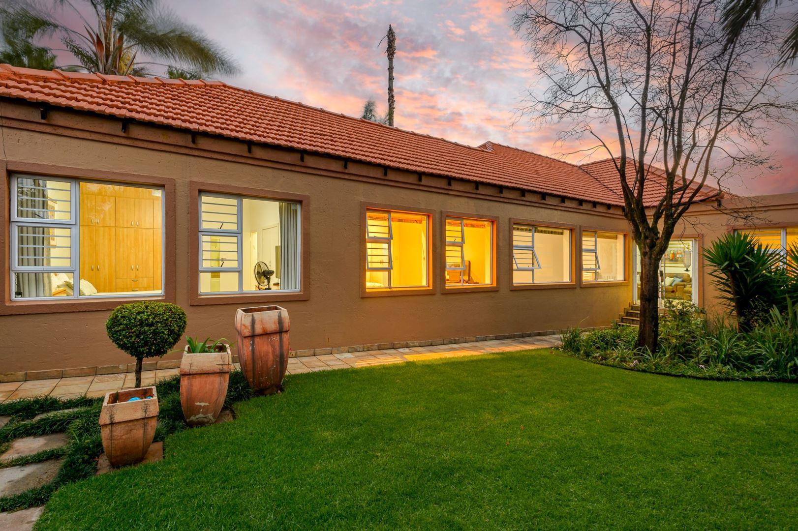 5 Bedroom House for sale in Highlands North P24114251331