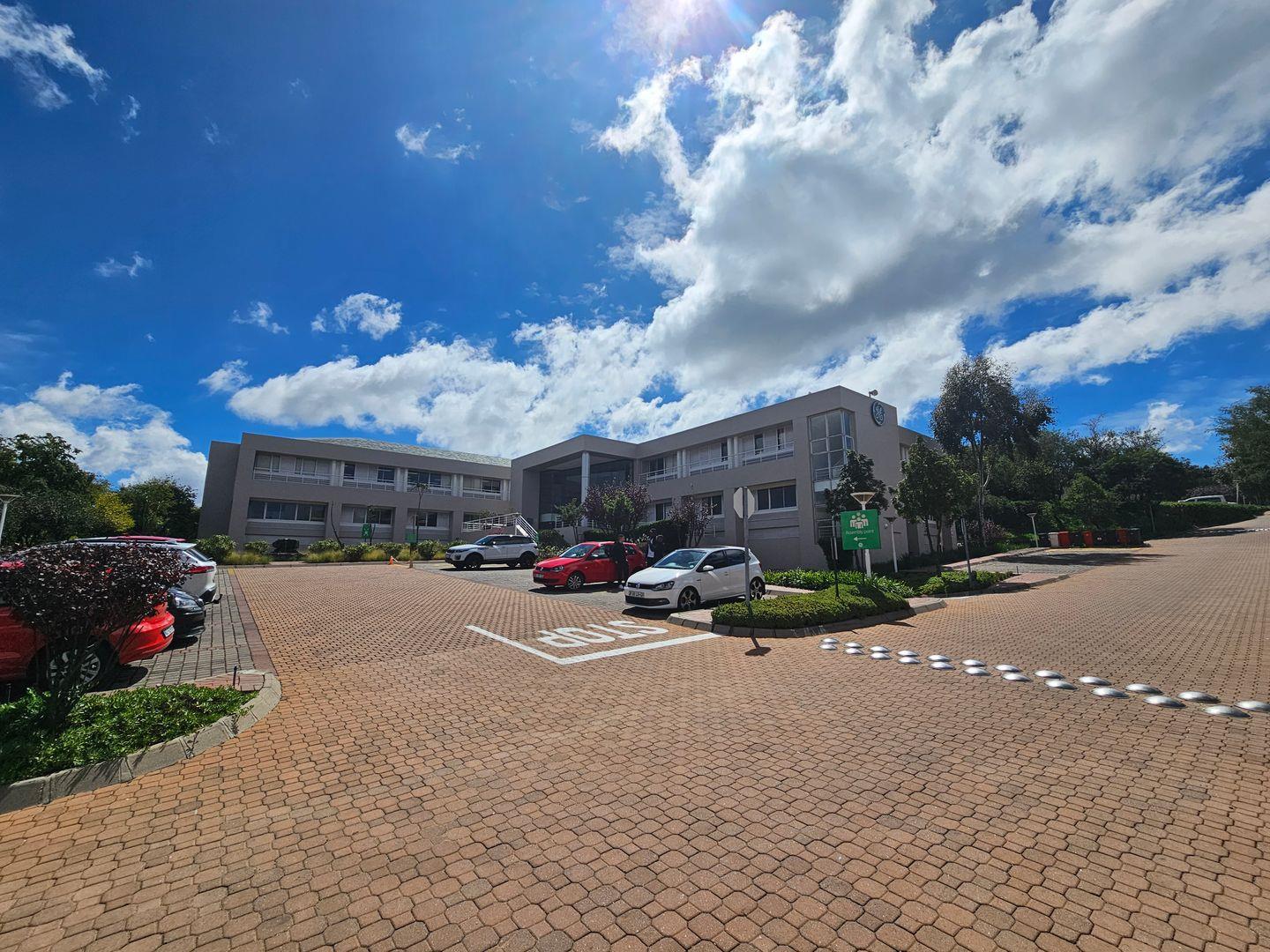 Commercial property to rent in Woodmead Building 7 Country Club